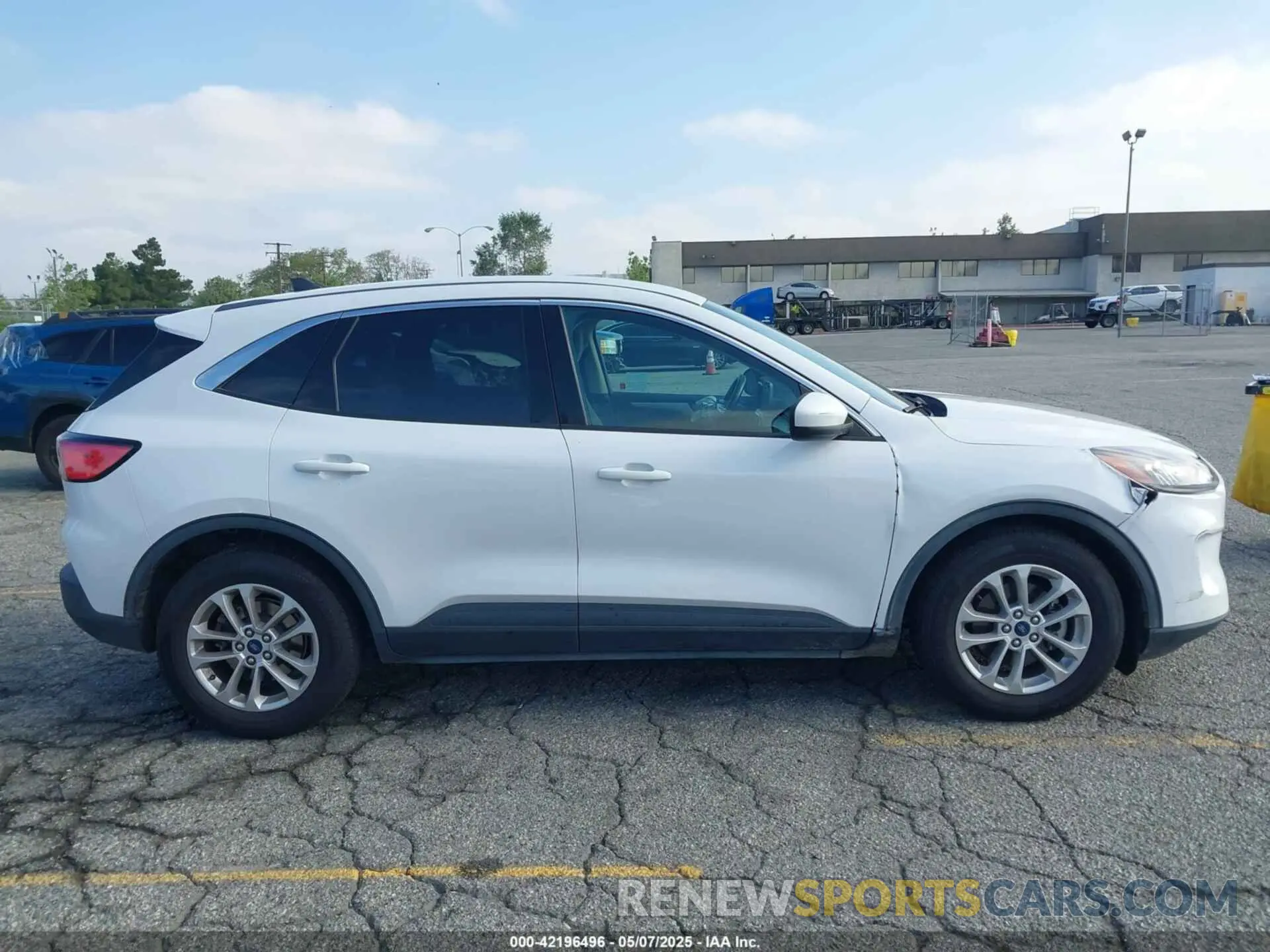 13 Photograph of a damaged car 1FMCU0G62LUC39232 FORD ESCAPE 2020