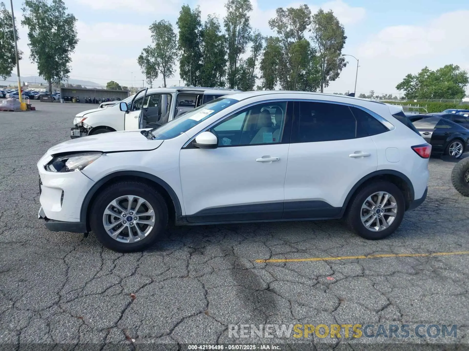 14 Photograph of a damaged car 1FMCU0G62LUC39232 FORD ESCAPE 2020