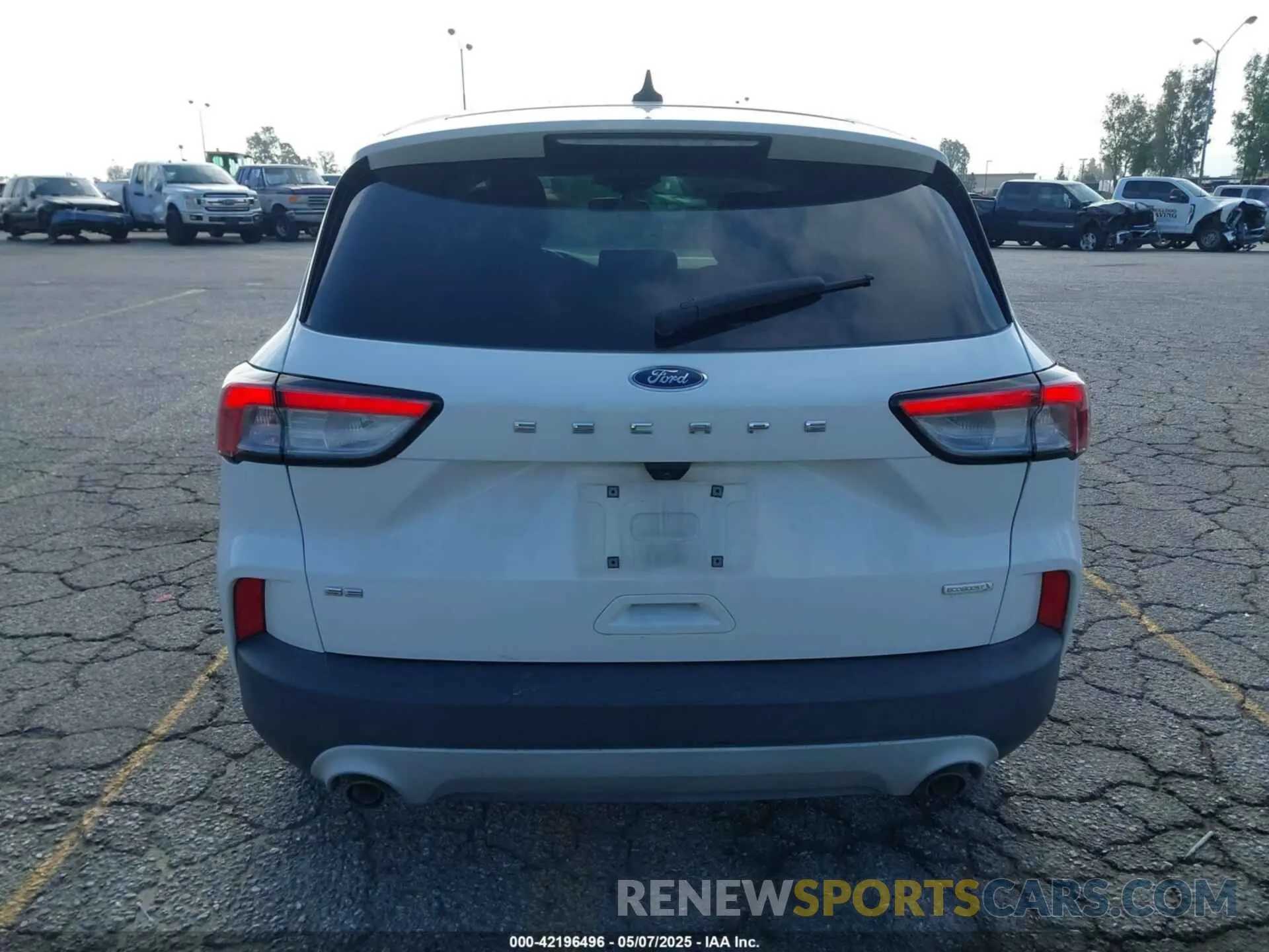 16 Photograph of a damaged car 1FMCU0G62LUC39232 FORD ESCAPE 2020