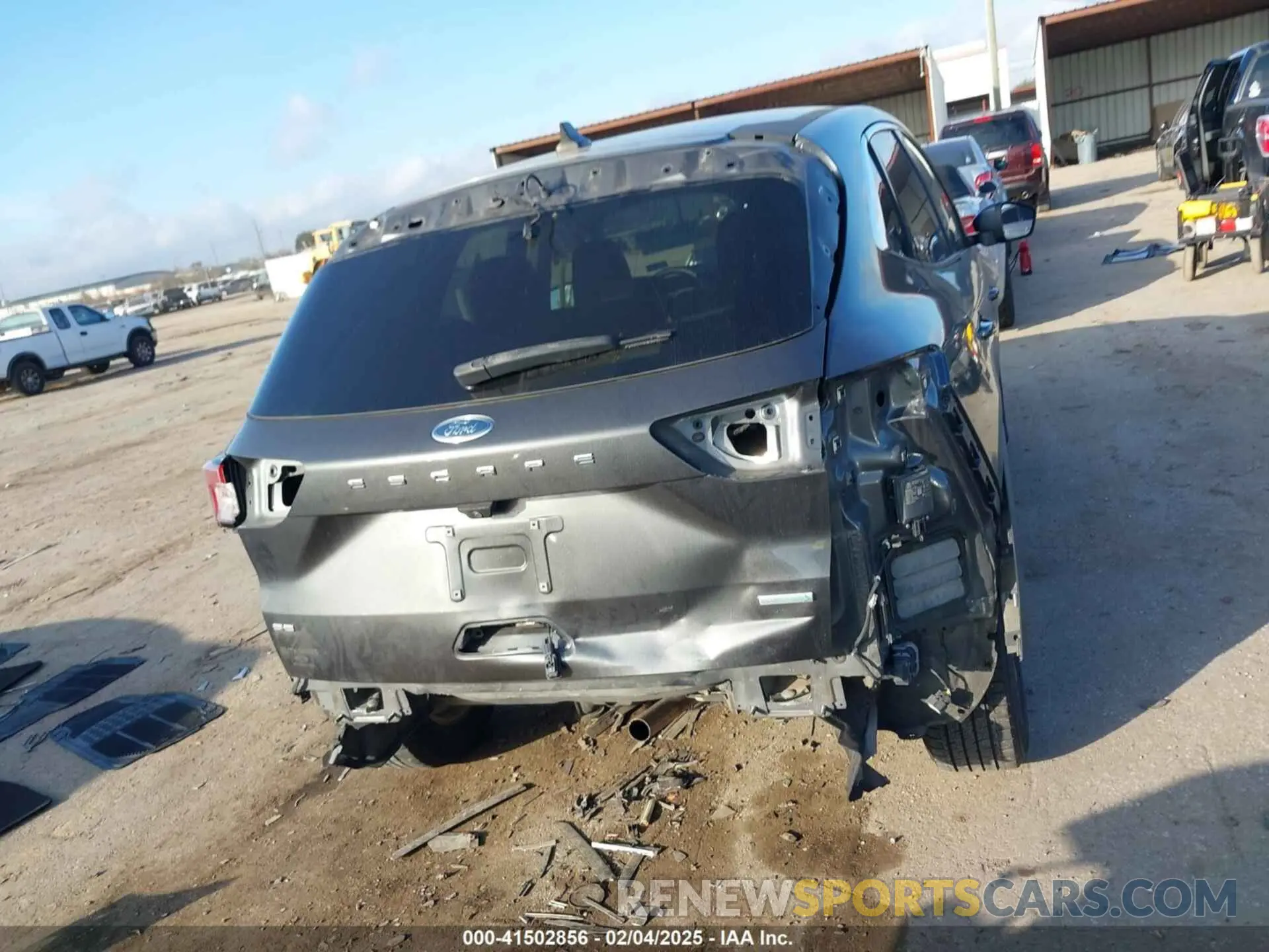 17 Photograph of a damaged car 1FMCU0G63LUB74195 FORD ESCAPE 2020