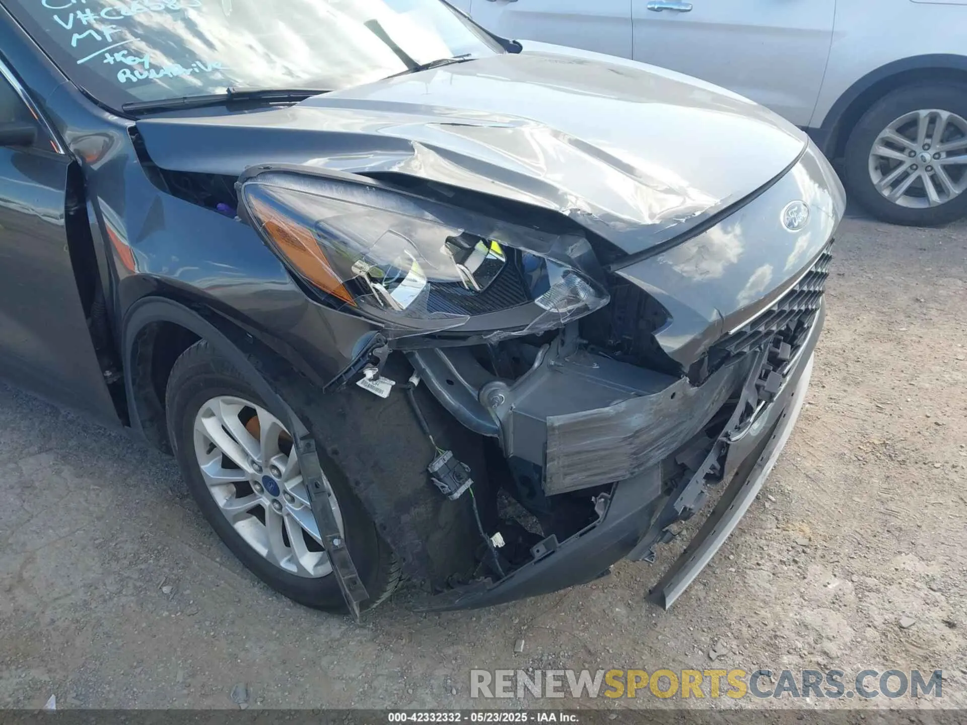 6 Photograph of a damaged car 1FMCU0G63LUC26585 FORD ESCAPE 2020