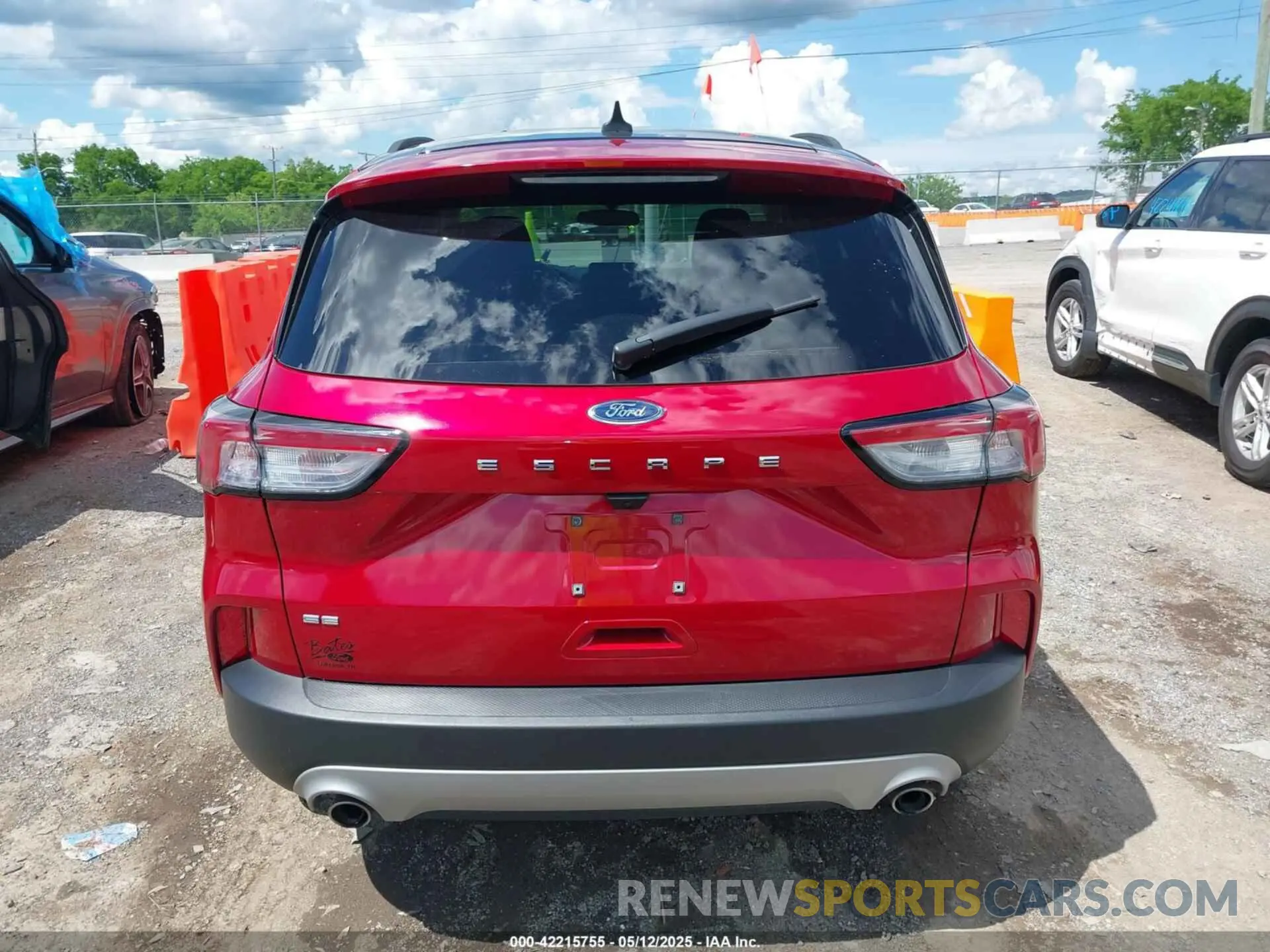 16 Photograph of a damaged car 1FMCU0G63LUC49056 FORD ESCAPE 2020