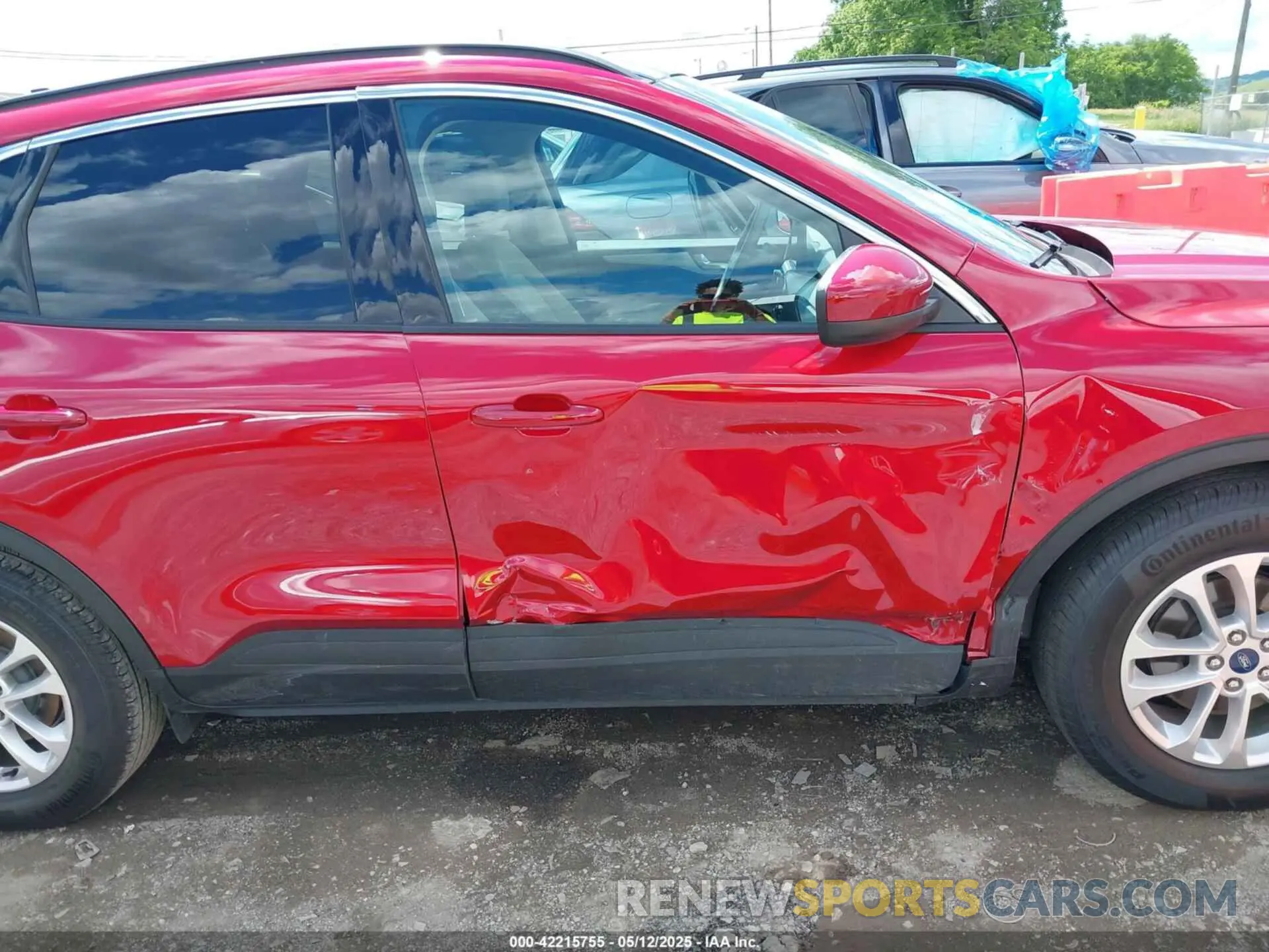 6 Photograph of a damaged car 1FMCU0G63LUC49056 FORD ESCAPE 2020