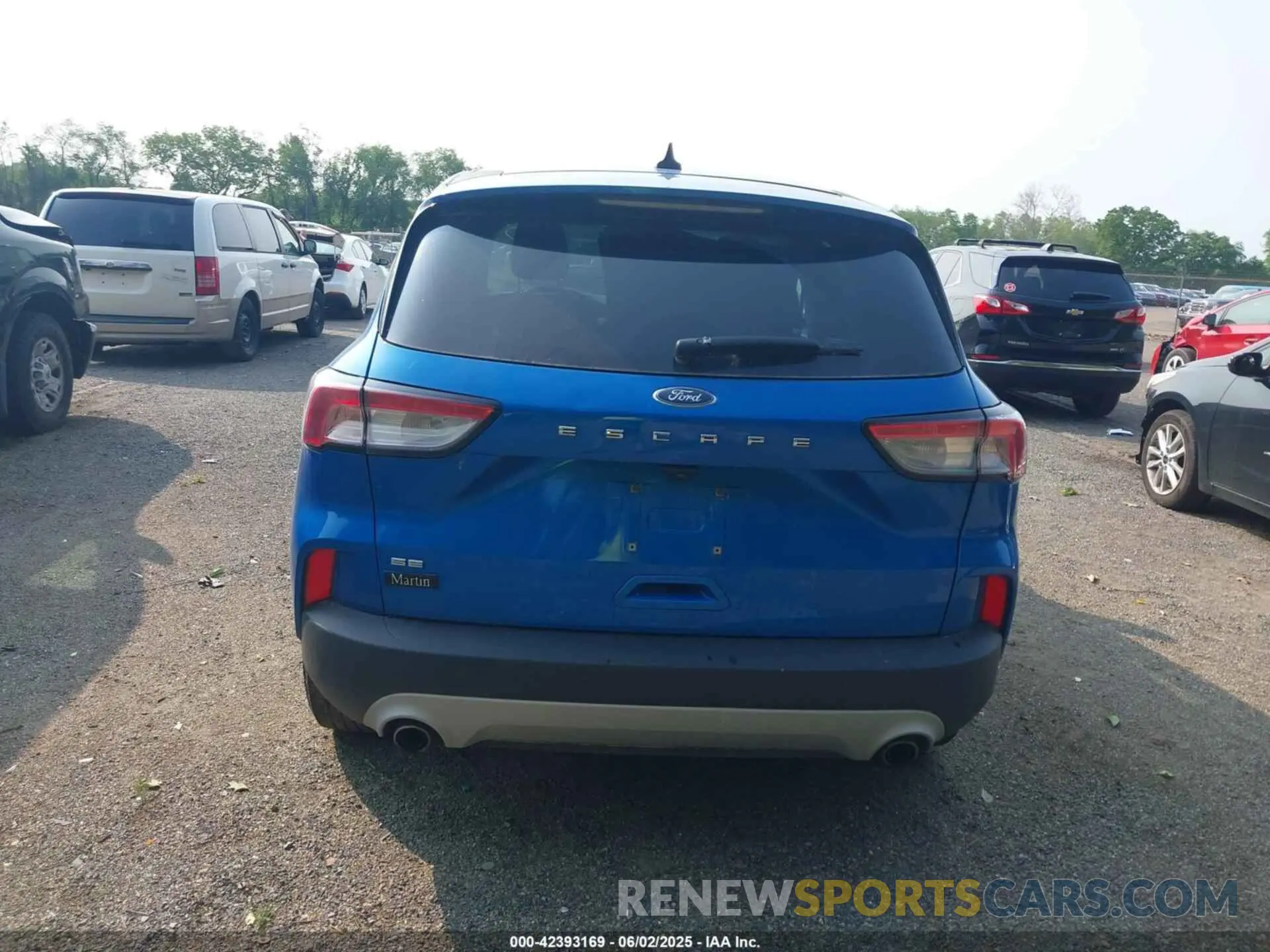 17 Photograph of a damaged car 1FMCU0G63LUC71283 FORD ESCAPE 2020