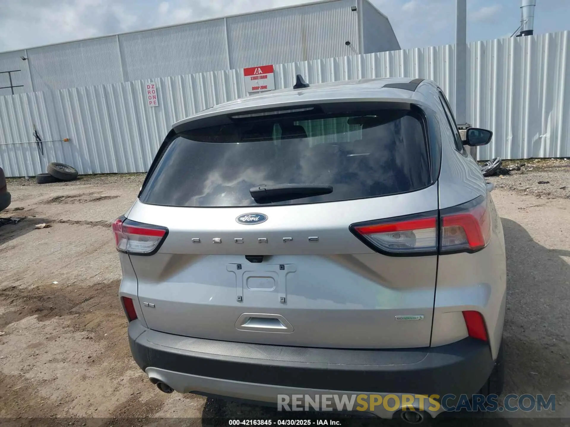 16 Photograph of a damaged car 1FMCU0G64LUA32826 FORD ESCAPE 2020