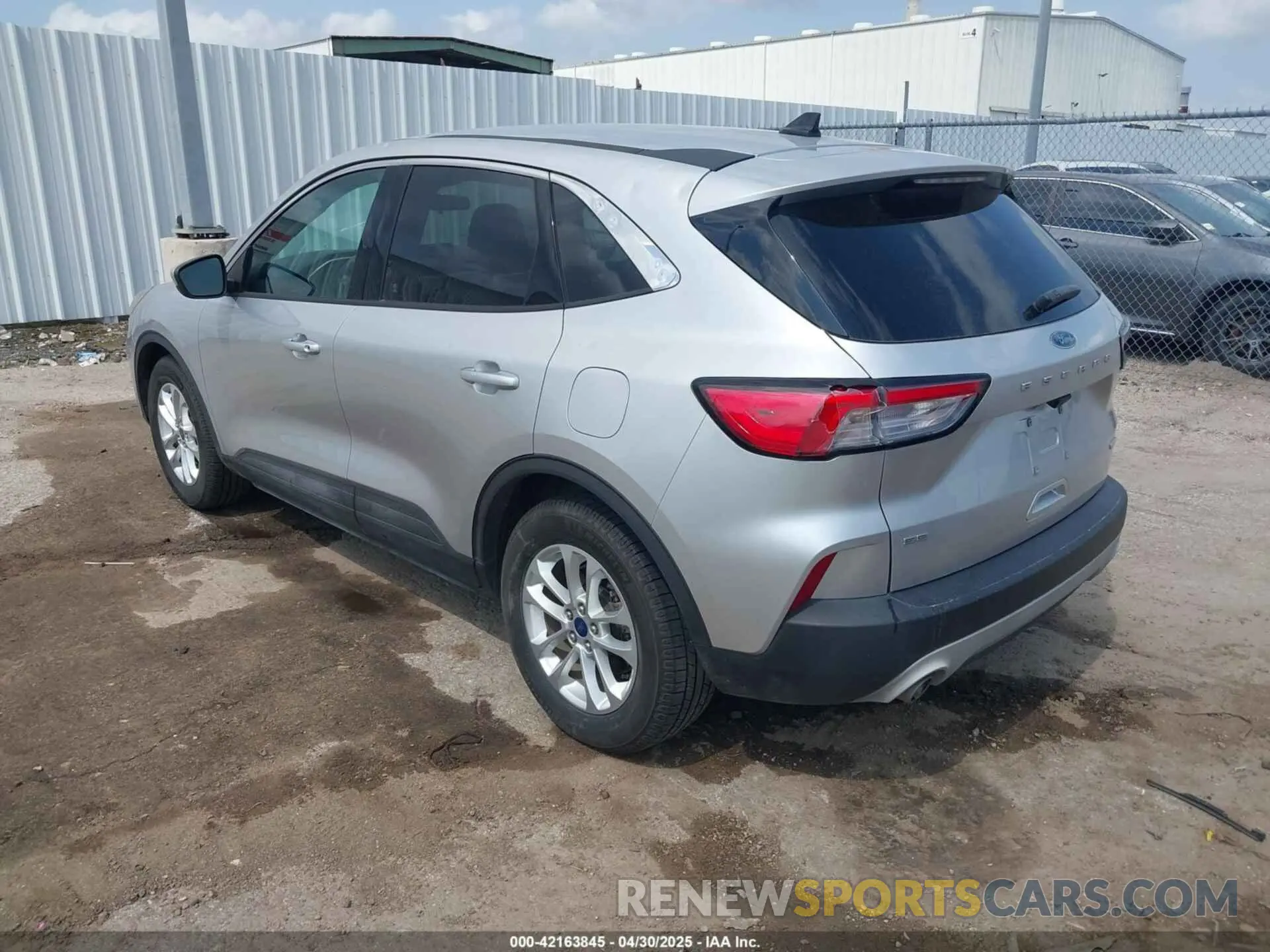 3 Photograph of a damaged car 1FMCU0G64LUA32826 FORD ESCAPE 2020