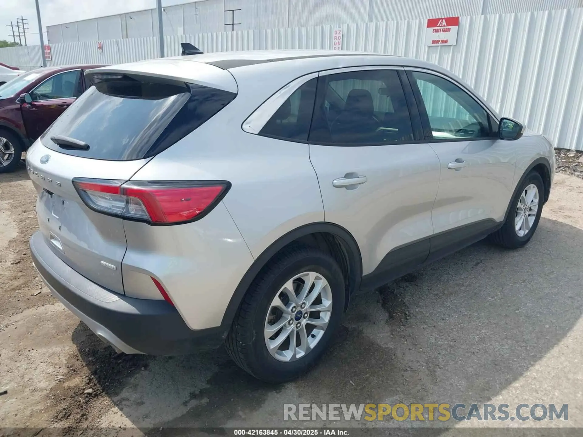 4 Photograph of a damaged car 1FMCU0G64LUA32826 FORD ESCAPE 2020