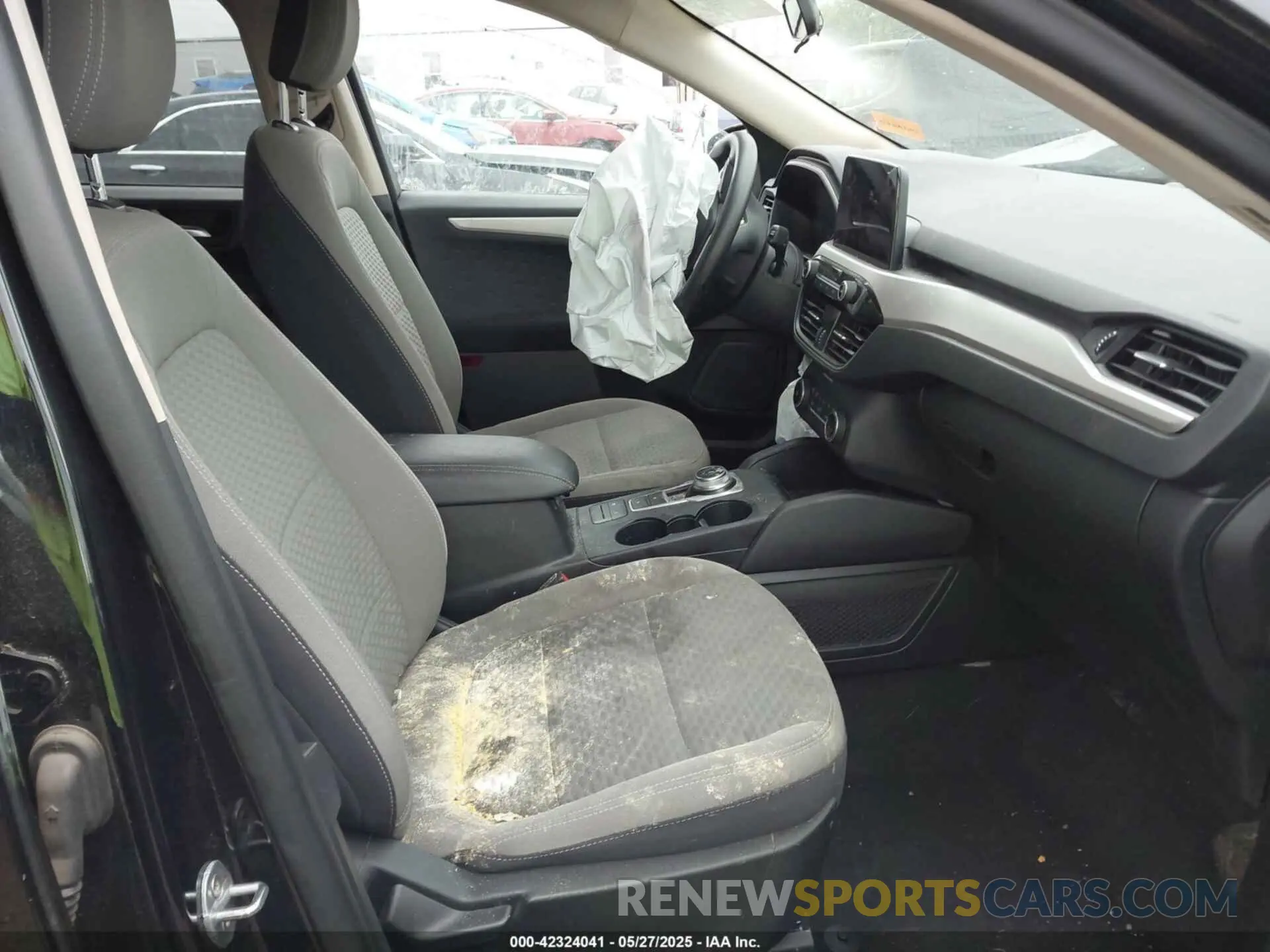 5 Photograph of a damaged car 1FMCU0G64LUA46953 FORD ESCAPE 2020
