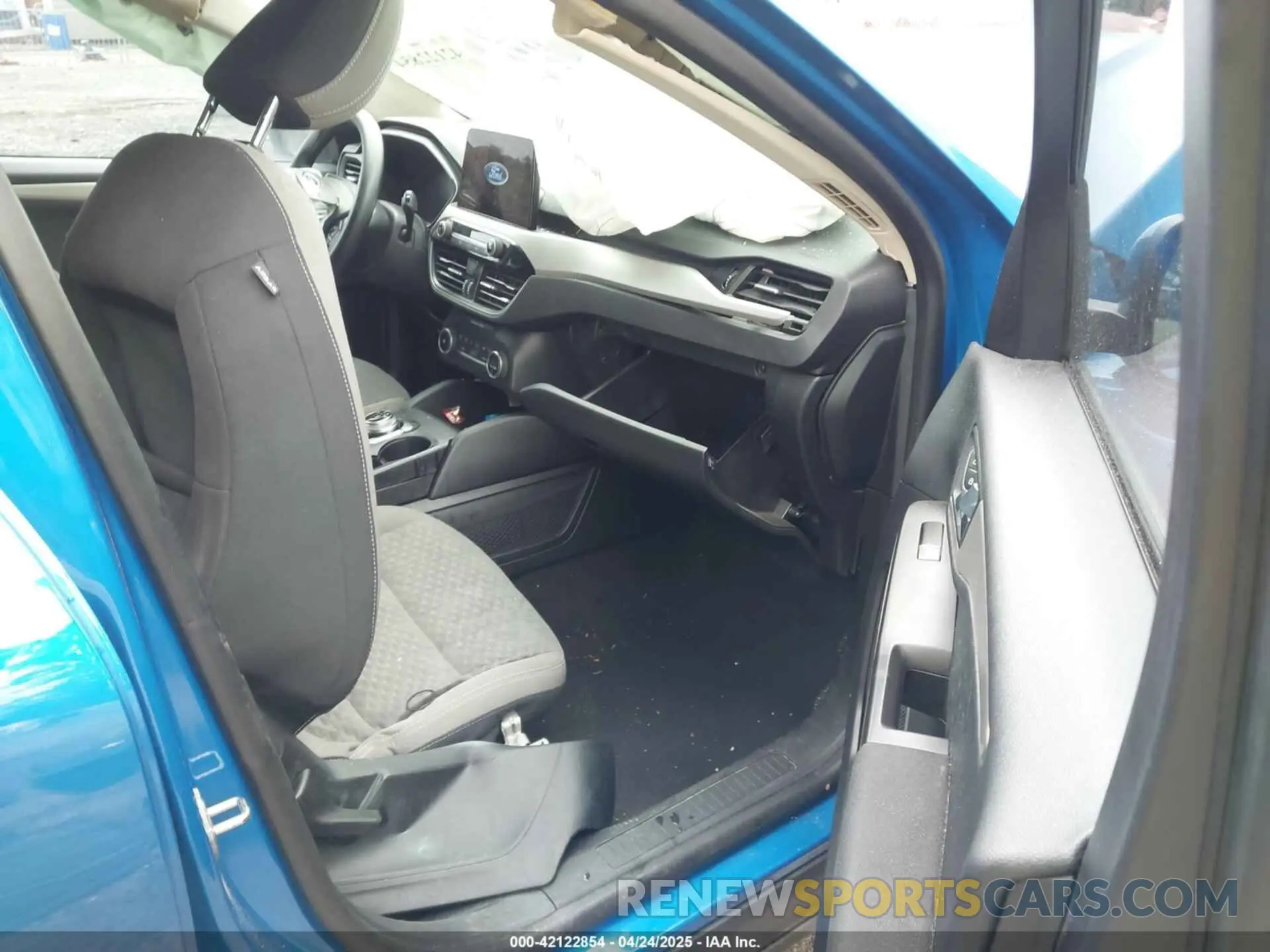 5 Photograph of a damaged car 1FMCU0G64LUA57788 FORD ESCAPE 2020