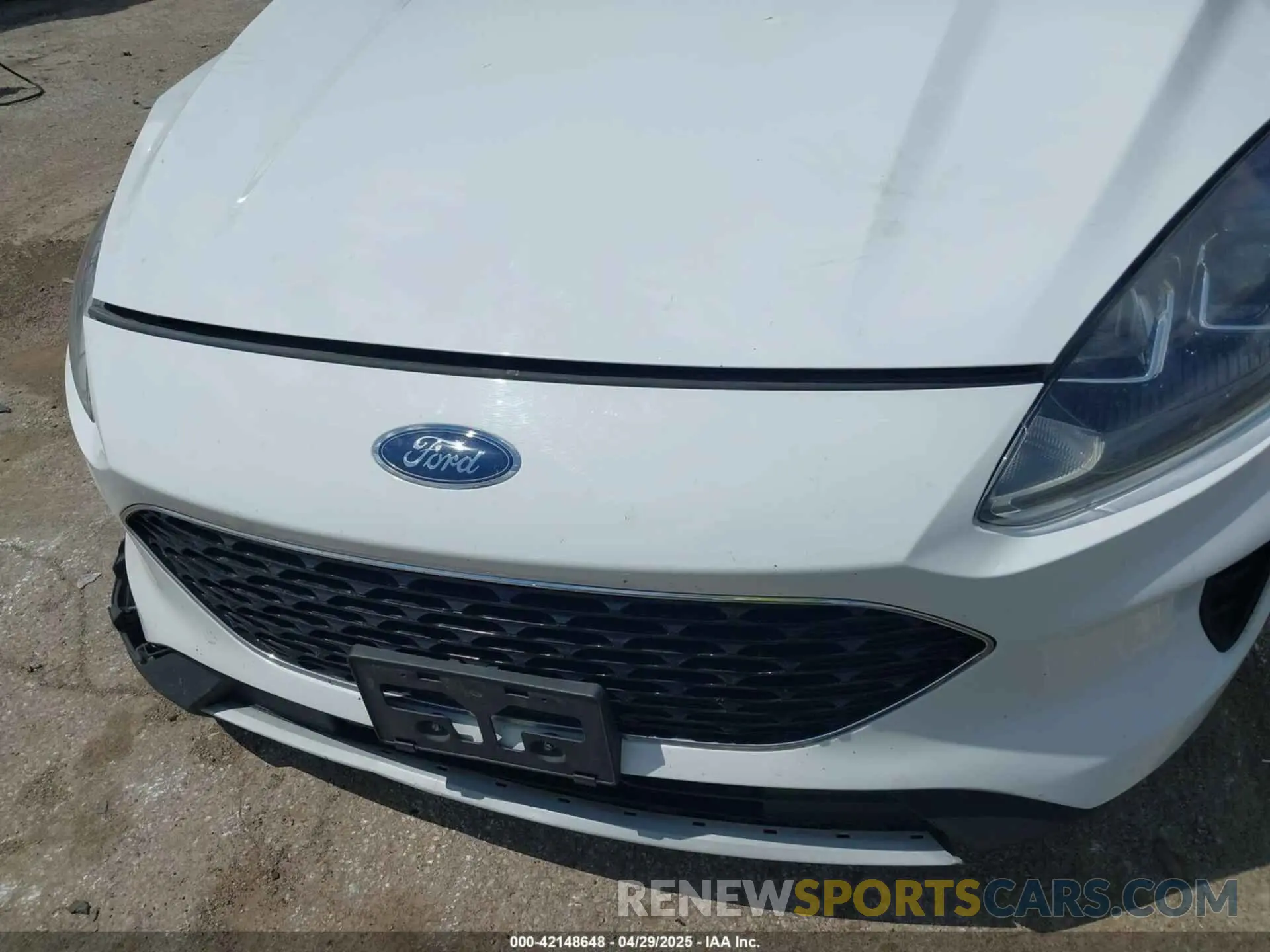 10 Photograph of a damaged car 1FMCU0G64LUA59394 FORD ESCAPE 2020