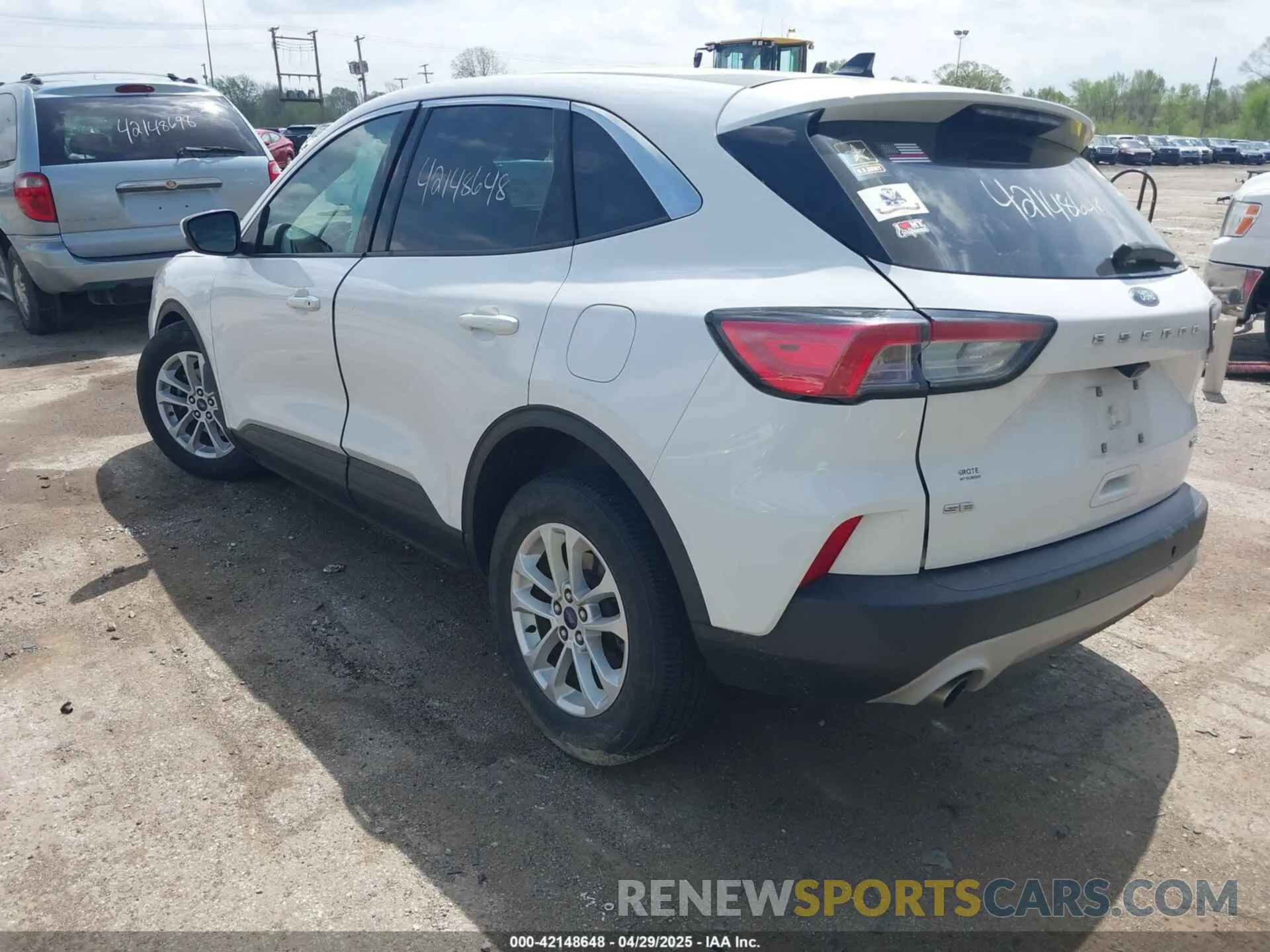 3 Photograph of a damaged car 1FMCU0G64LUA59394 FORD ESCAPE 2020