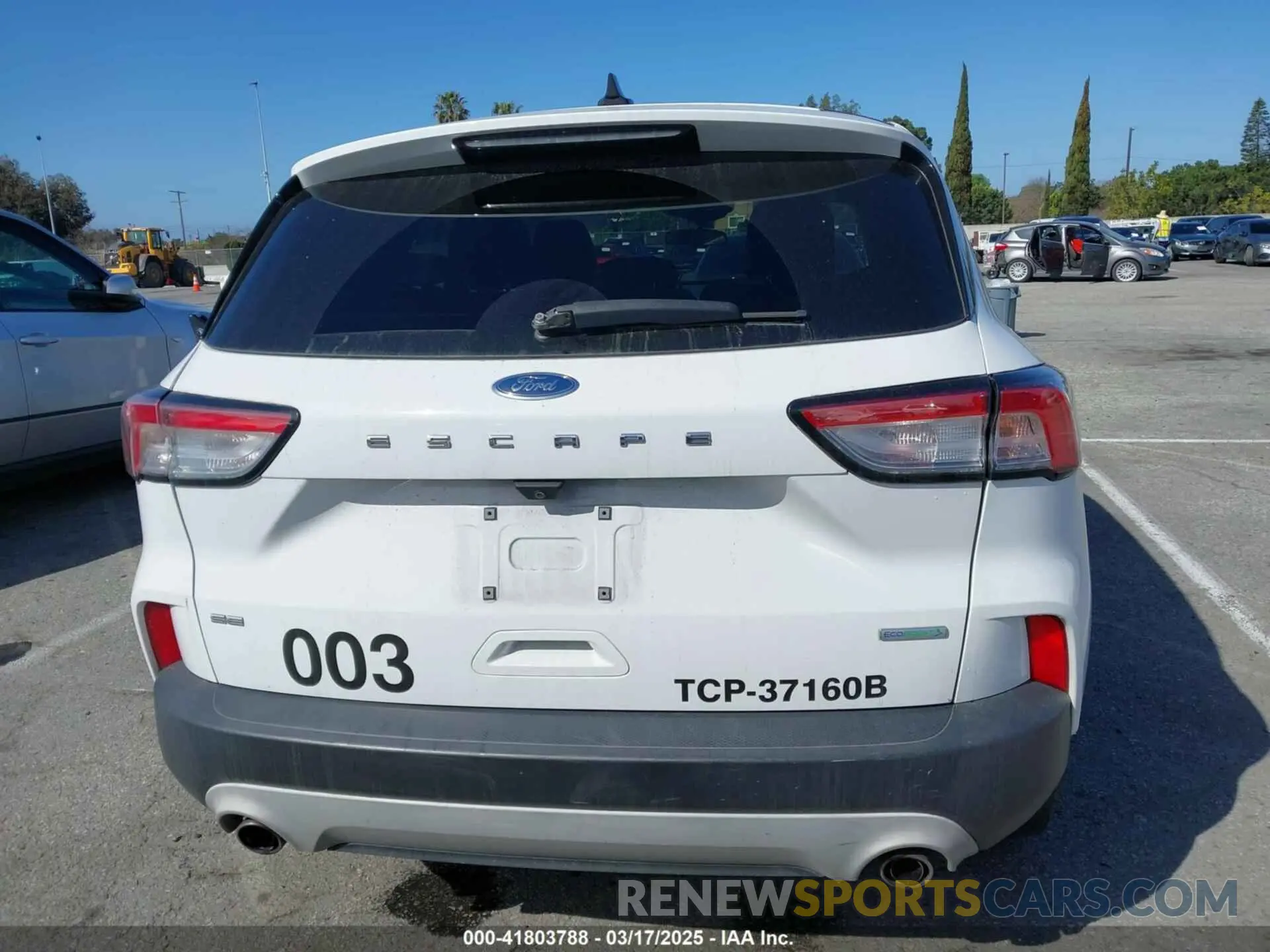17 Photograph of a damaged car 1FMCU0G64LUA86255 FORD ESCAPE 2020