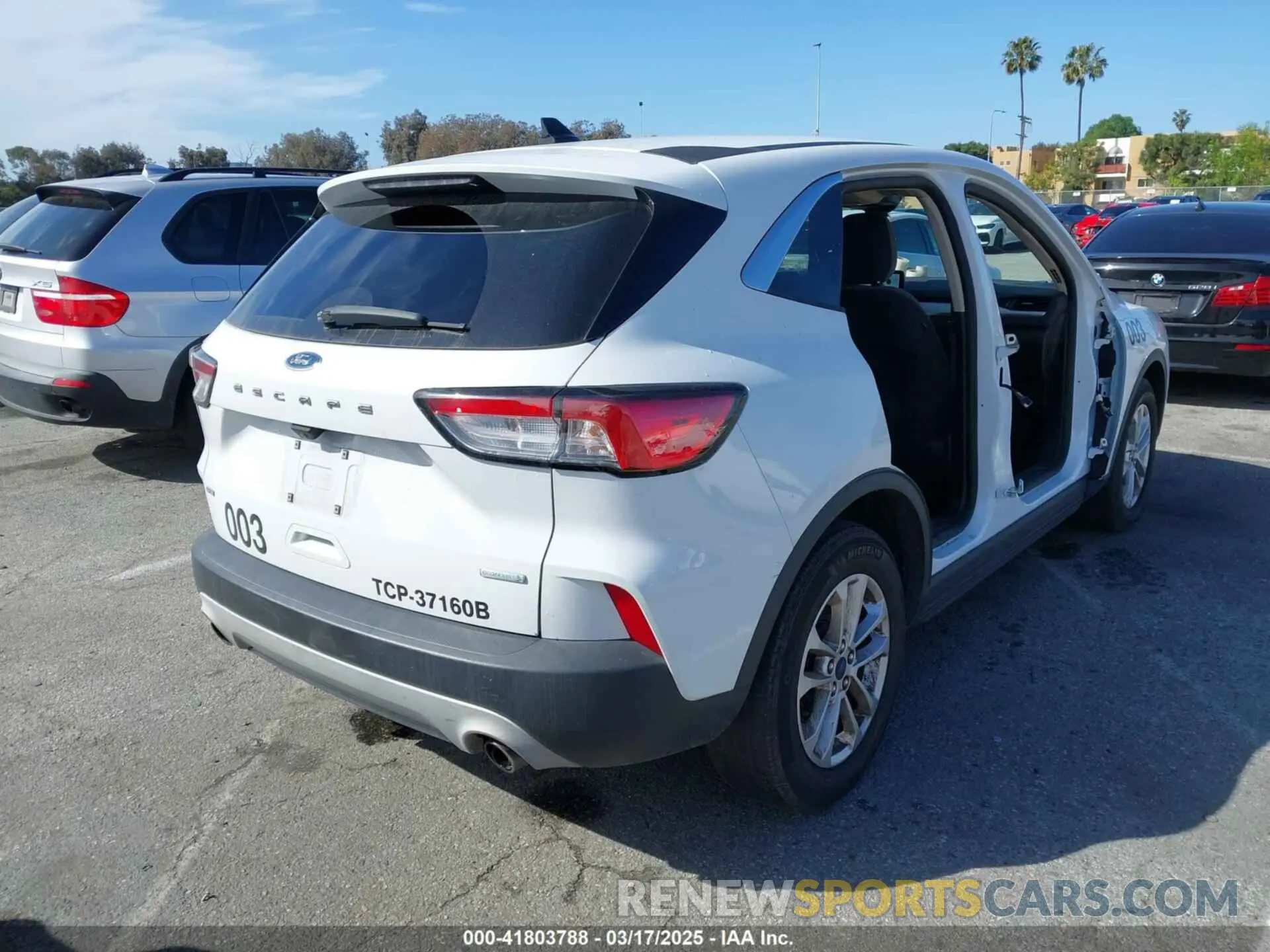4 Photograph of a damaged car 1FMCU0G64LUA86255 FORD ESCAPE 2020