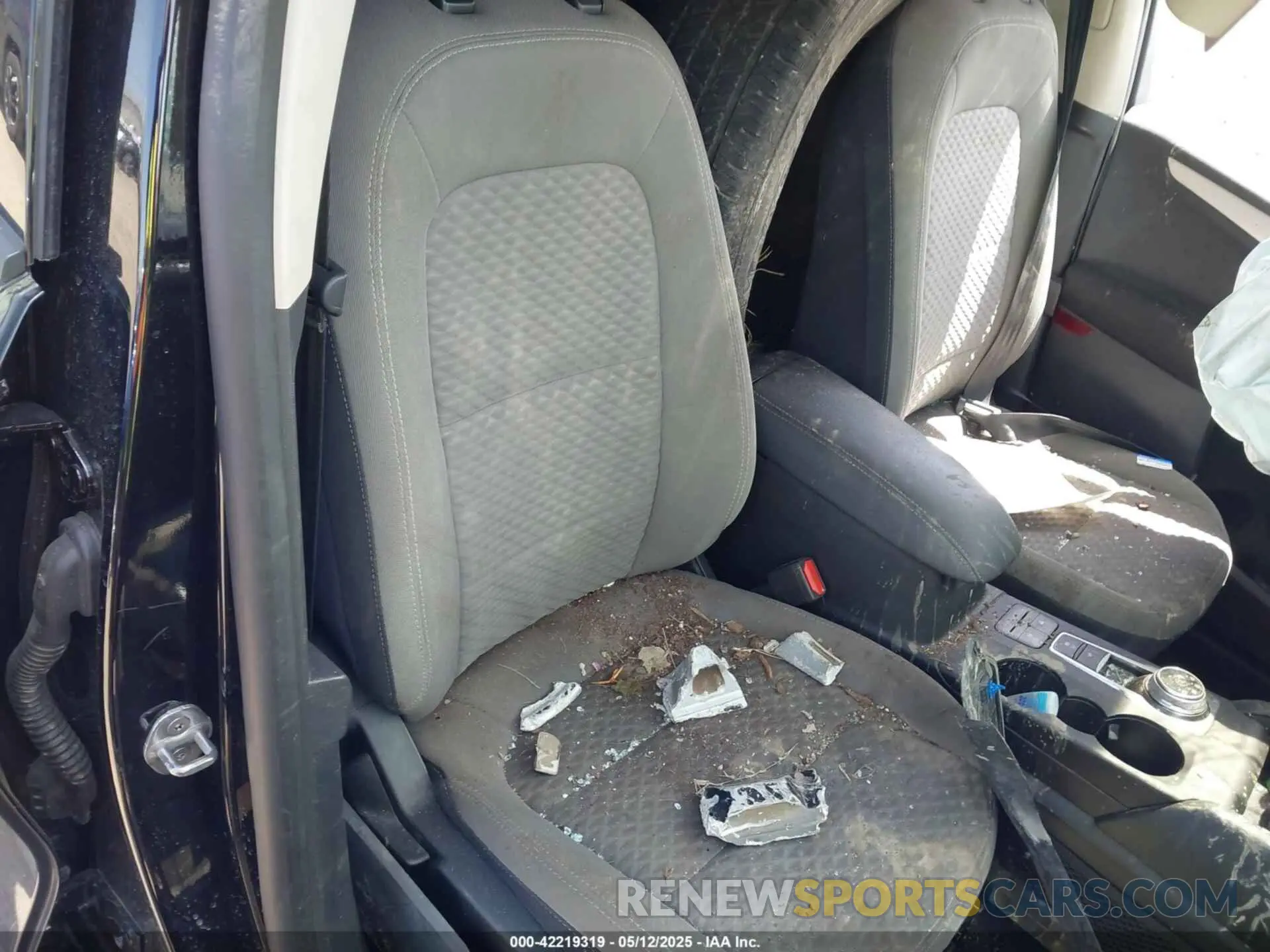 5 Photograph of a damaged car 1FMCU0G64LUA93755 FORD ESCAPE 2020