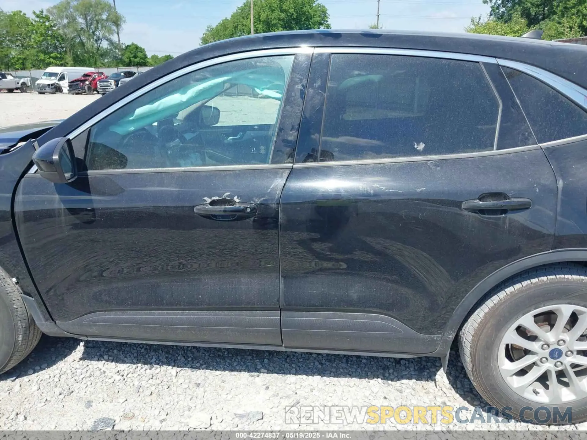 15 Photograph of a damaged car 1FMCU0G64LUB89305 FORD ESCAPE 2020