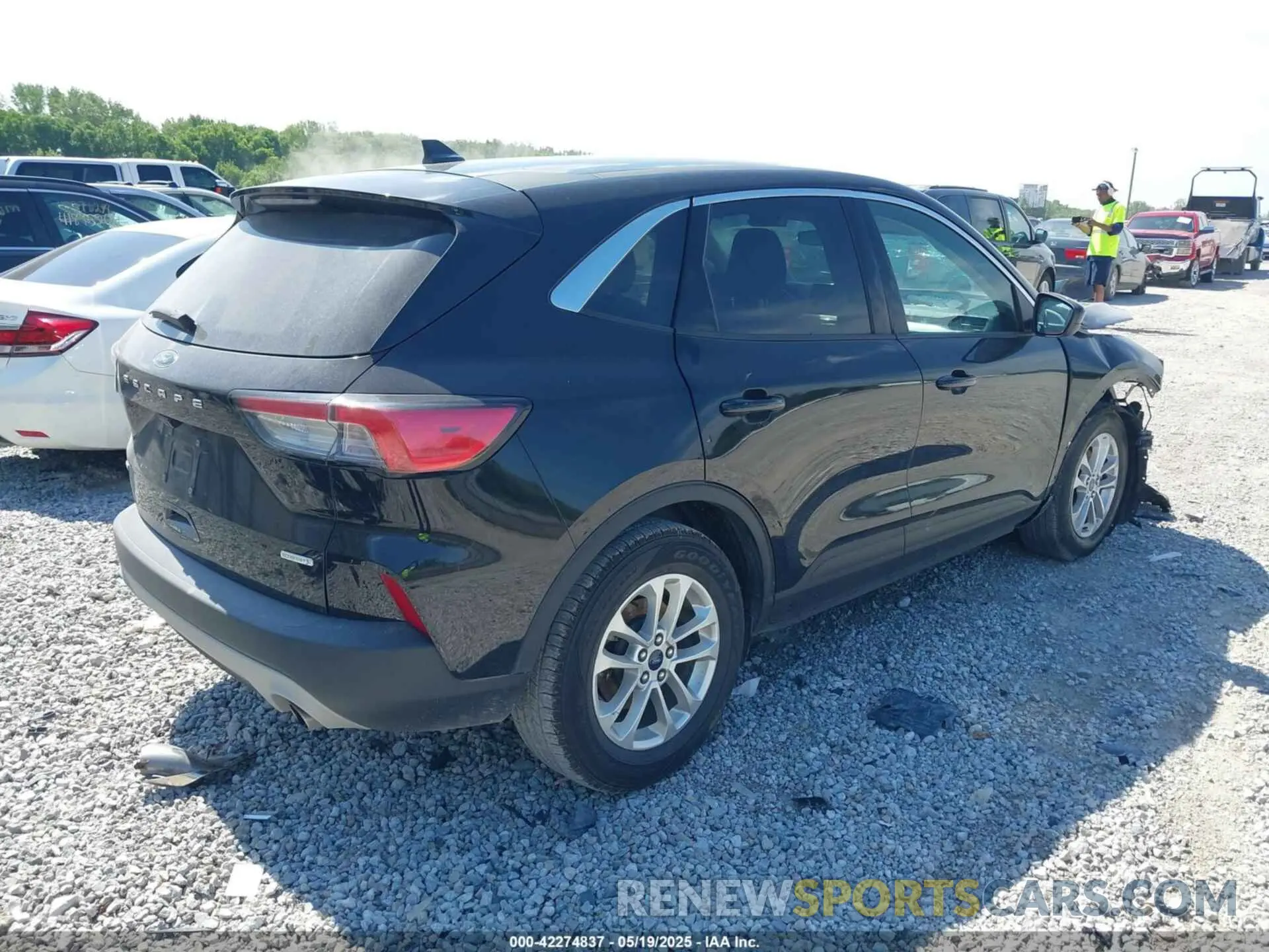 4 Photograph of a damaged car 1FMCU0G64LUB89305 FORD ESCAPE 2020