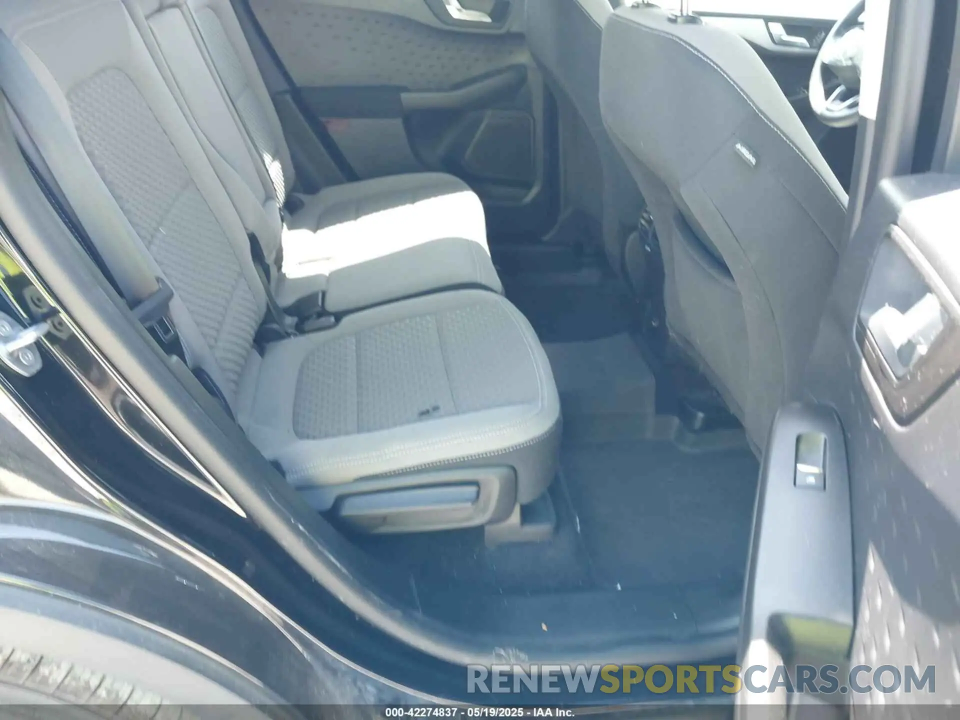 8 Photograph of a damaged car 1FMCU0G64LUB89305 FORD ESCAPE 2020