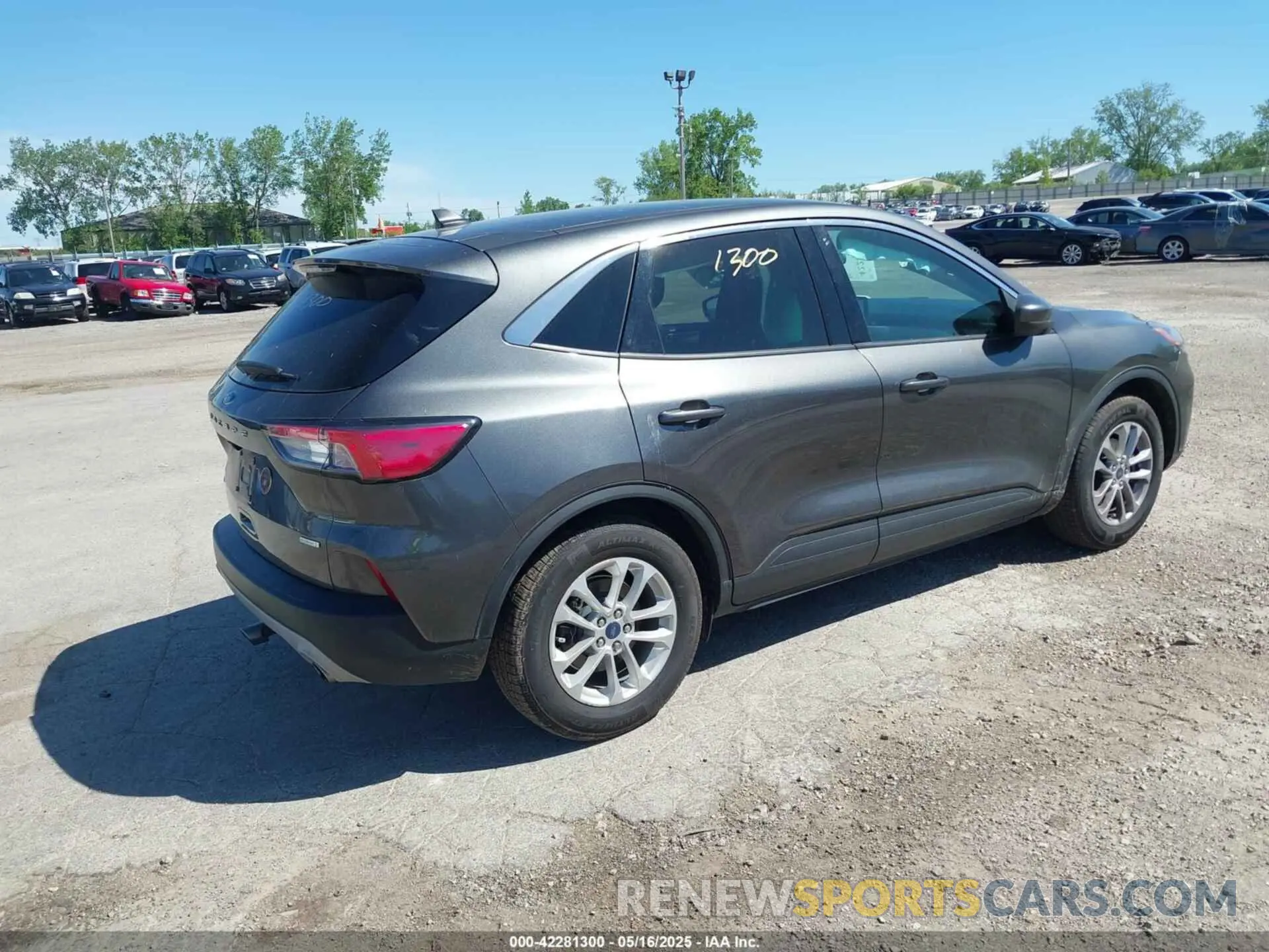 4 Photograph of a damaged car 1FMCU0G64LUB96416 FORD ESCAPE 2020