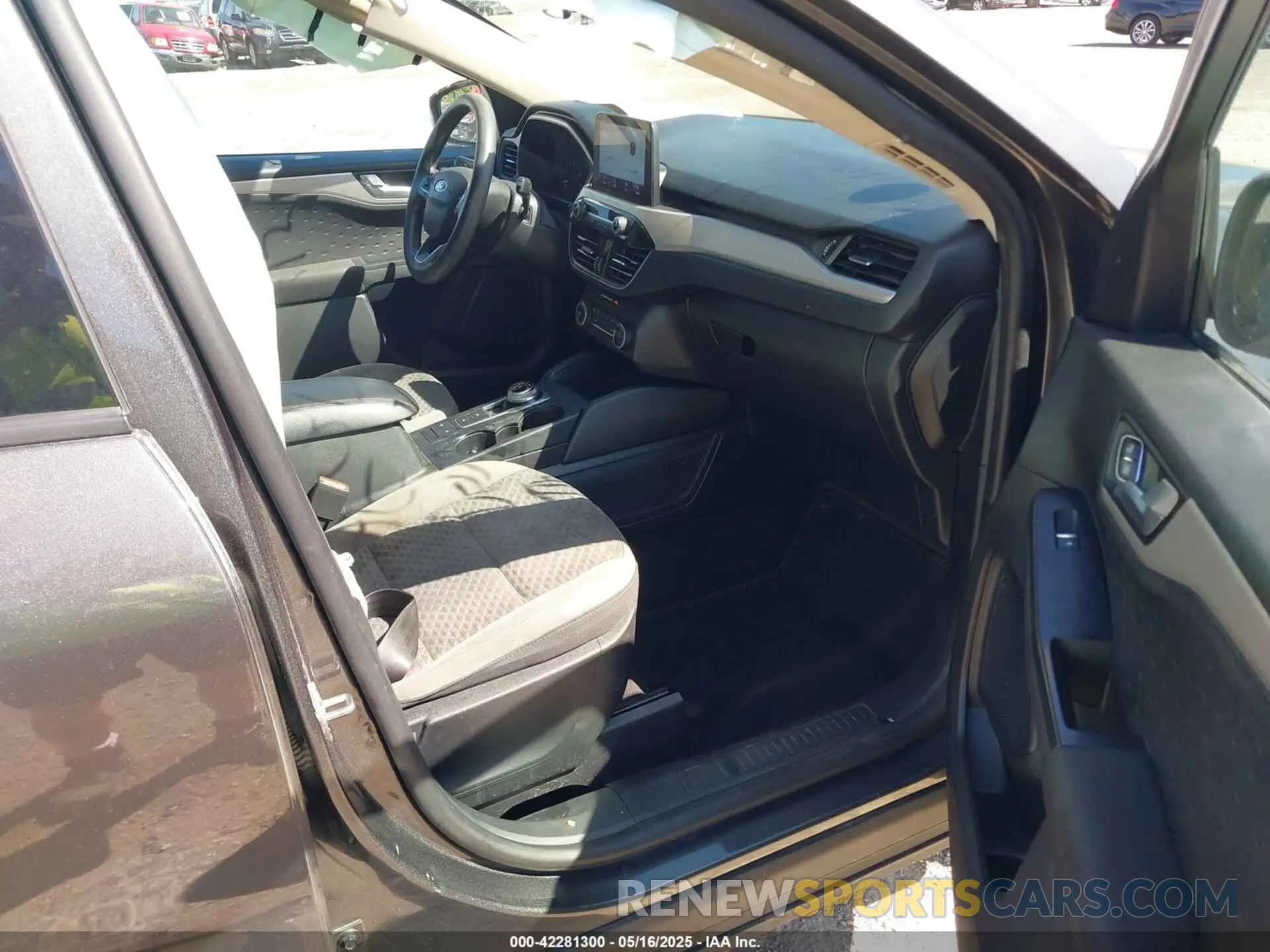 5 Photograph of a damaged car 1FMCU0G64LUB96416 FORD ESCAPE 2020