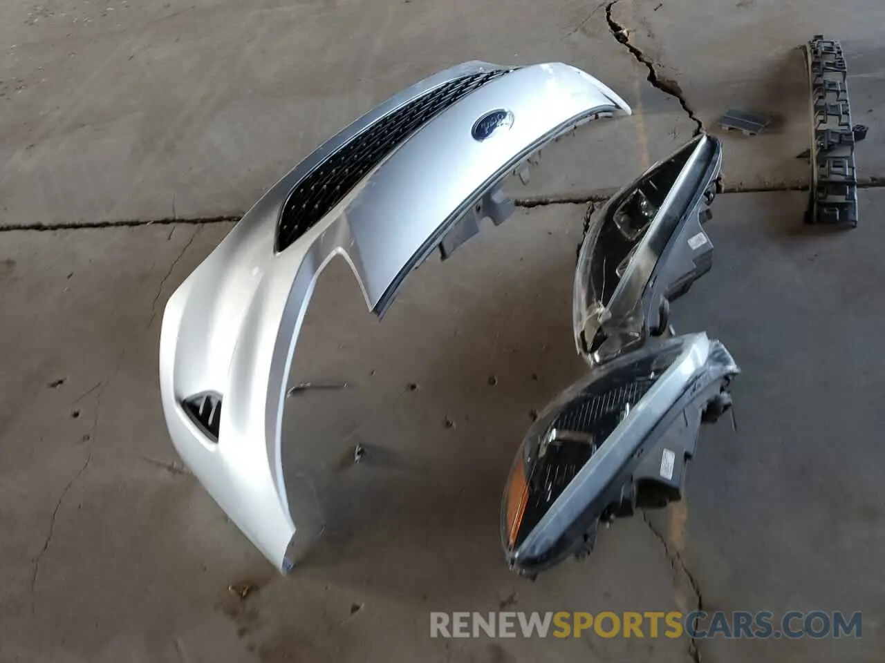 13 Photograph of a damaged car 1FMCU0G64LUB97999 FORD ESCAPE 2020