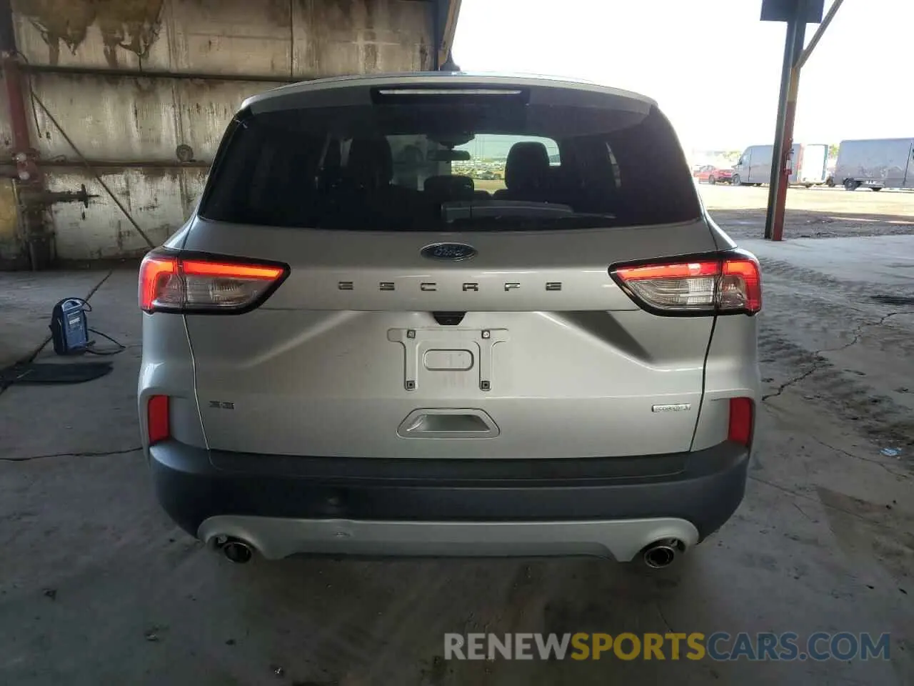 6 Photograph of a damaged car 1FMCU0G64LUB97999 FORD ESCAPE 2020