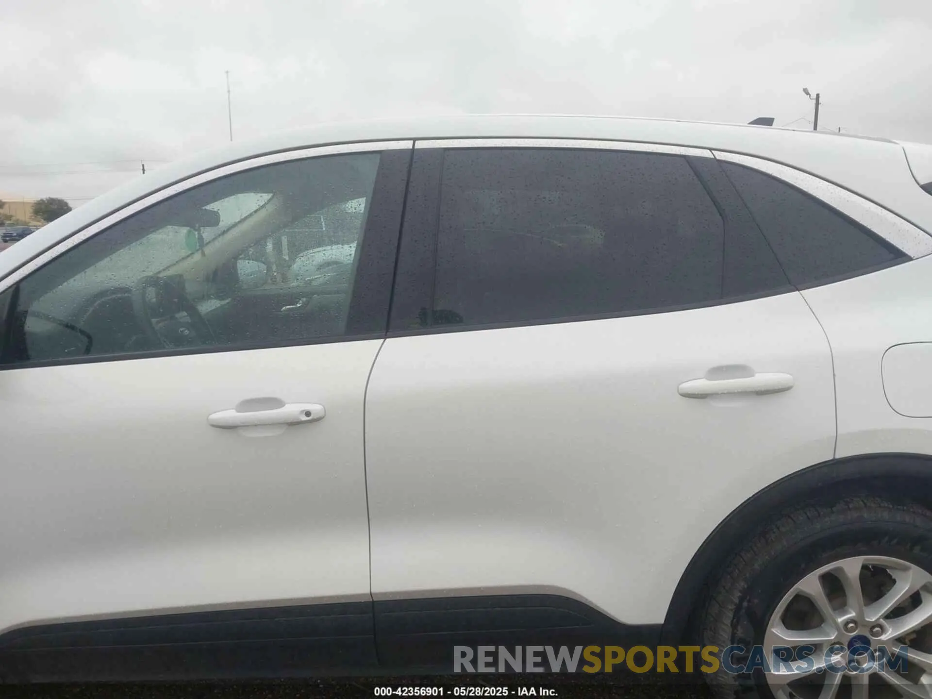 14 Photograph of a damaged car 1FMCU0G64LUC21606 FORD ESCAPE 2020