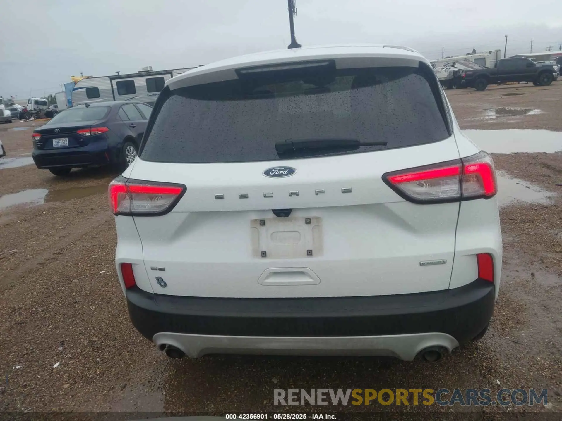 16 Photograph of a damaged car 1FMCU0G64LUC21606 FORD ESCAPE 2020