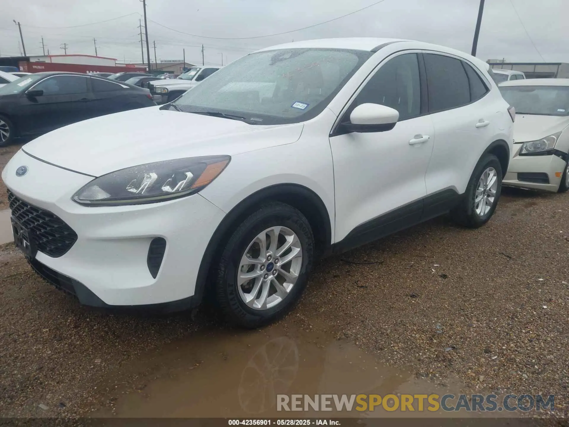 2 Photograph of a damaged car 1FMCU0G64LUC21606 FORD ESCAPE 2020
