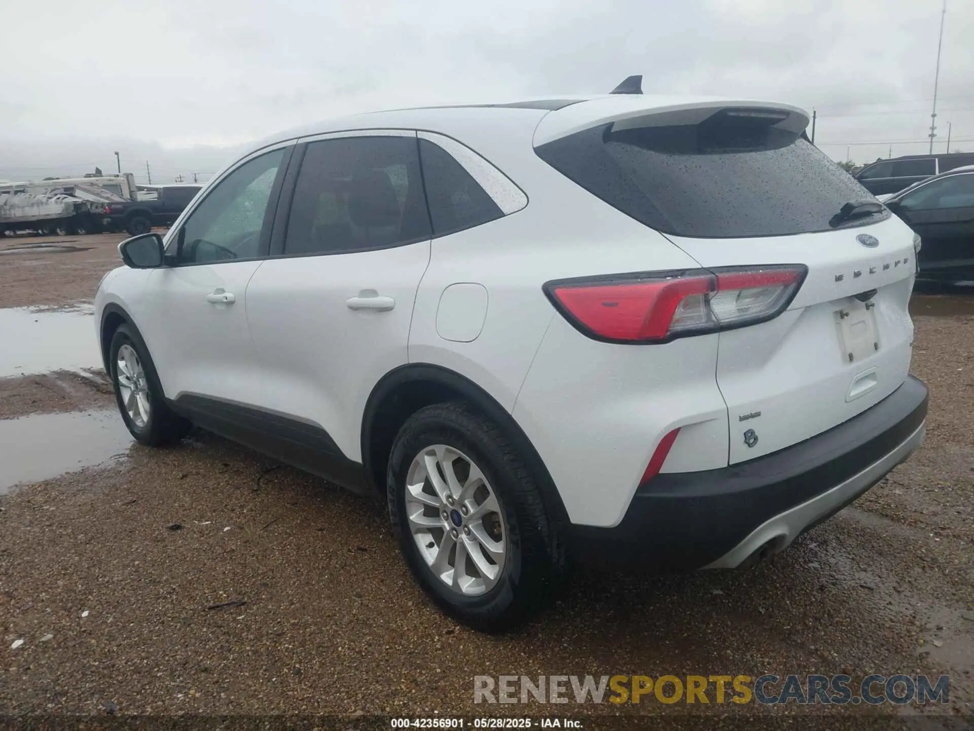 3 Photograph of a damaged car 1FMCU0G64LUC21606 FORD ESCAPE 2020