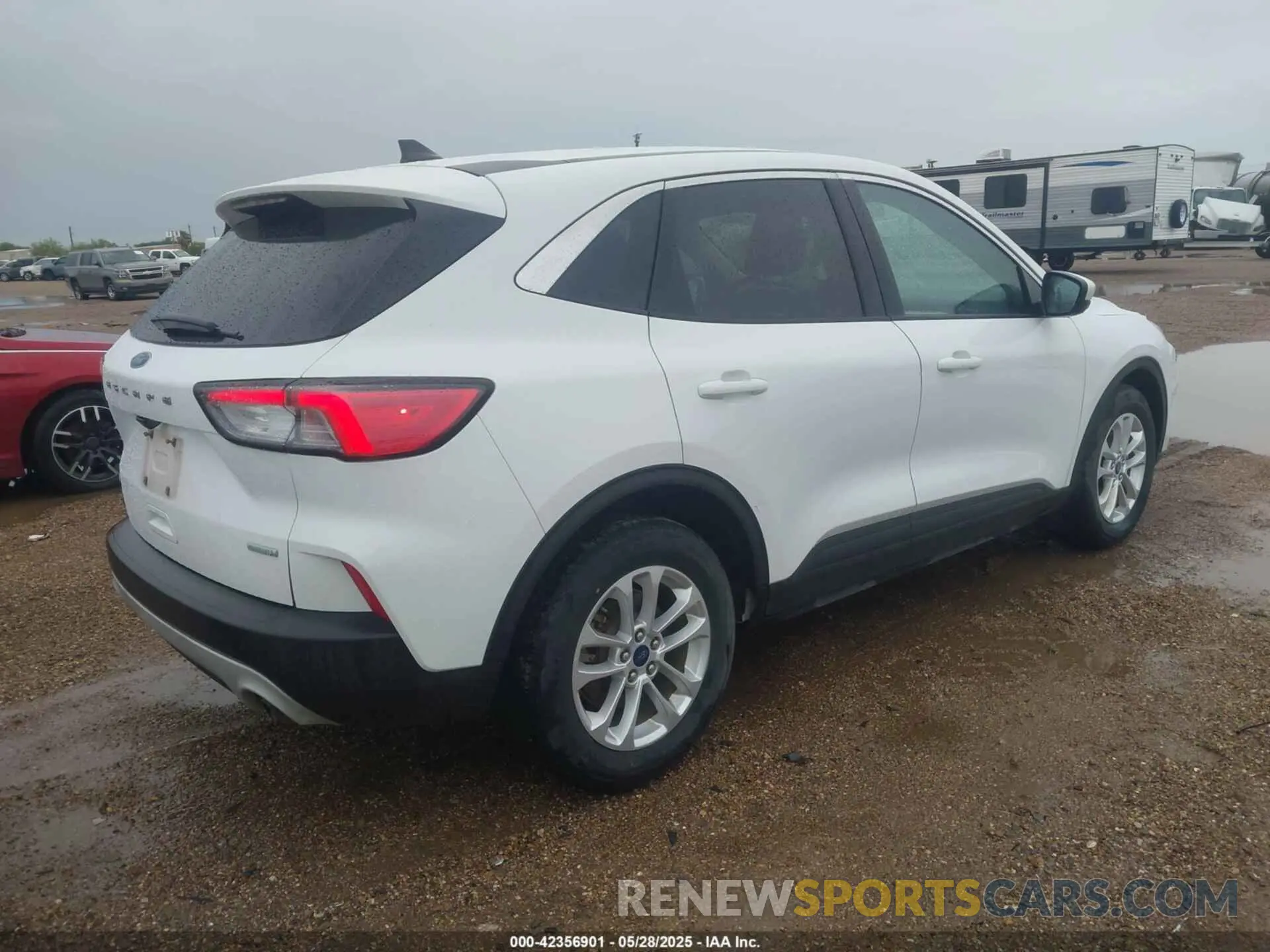 4 Photograph of a damaged car 1FMCU0G64LUC21606 FORD ESCAPE 2020