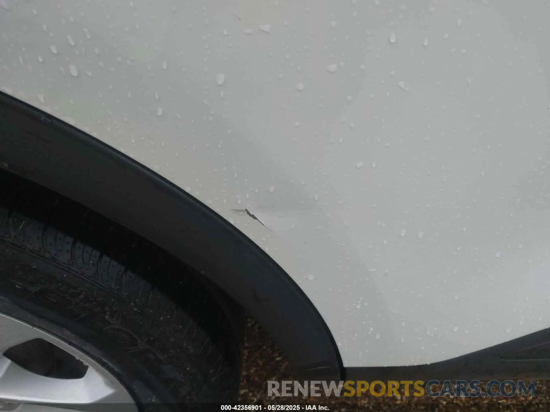 6 Photograph of a damaged car 1FMCU0G64LUC21606 FORD ESCAPE 2020