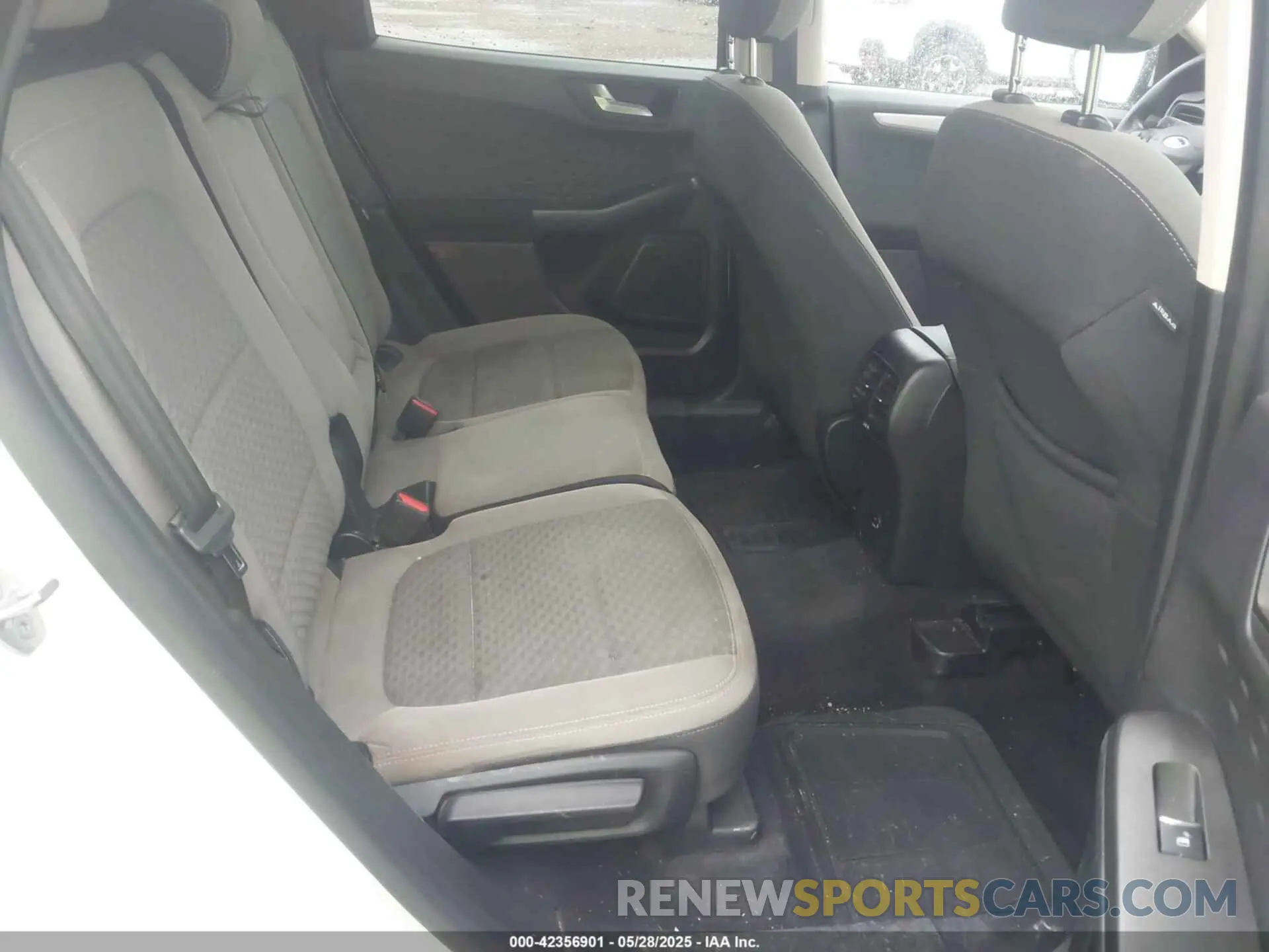 8 Photograph of a damaged car 1FMCU0G64LUC21606 FORD ESCAPE 2020