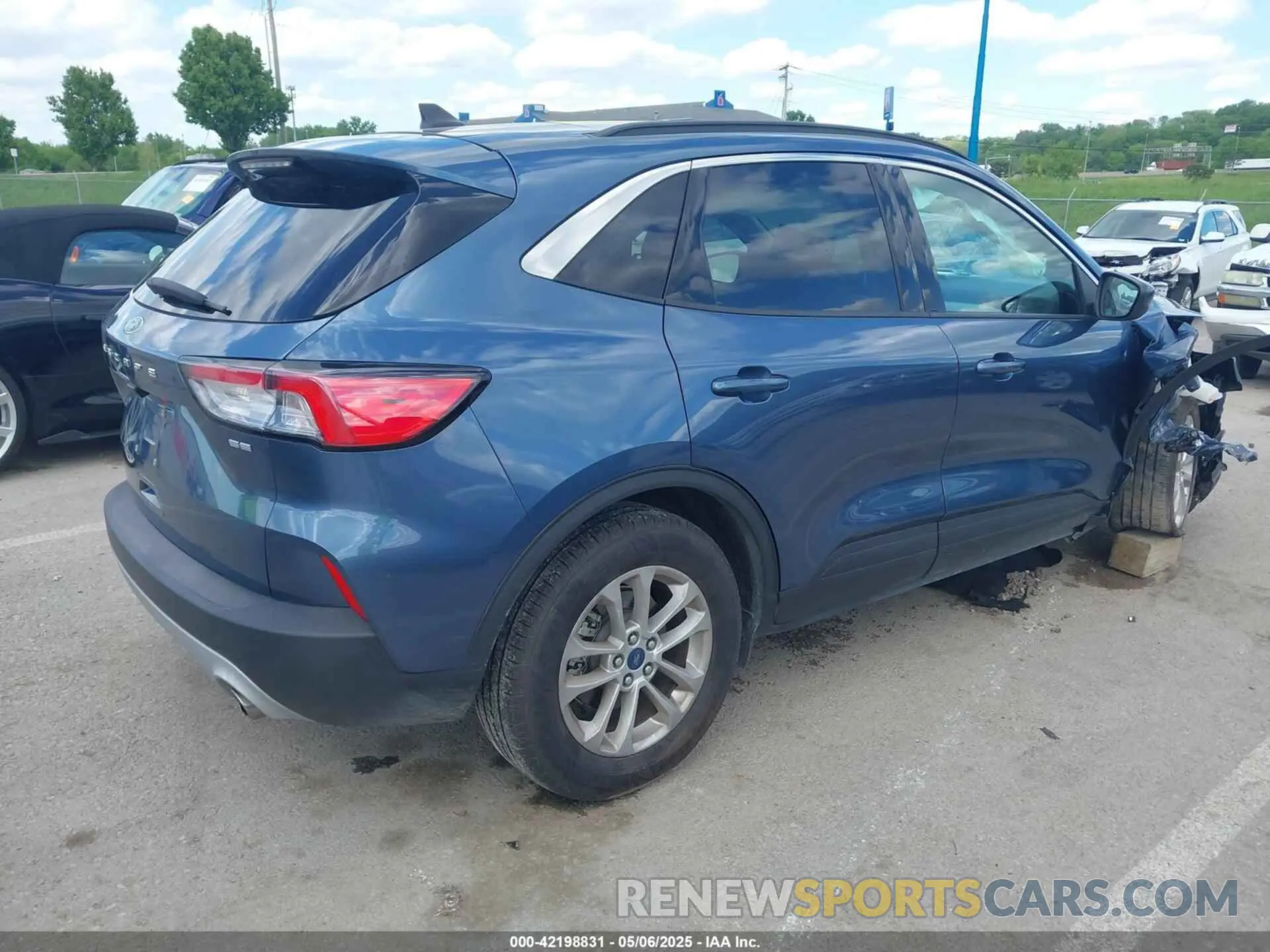 4 Photograph of a damaged car 1FMCU0G64LUC77514 FORD ESCAPE 2020