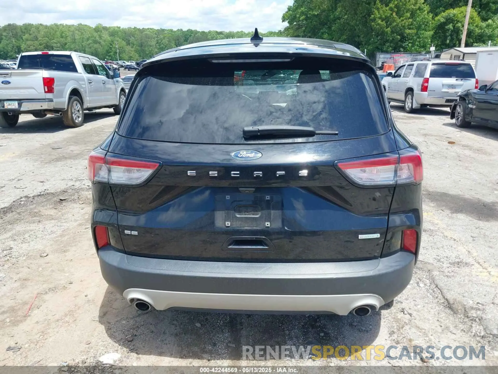 17 Photograph of a damaged car 1FMCU0G65LUA92260 FORD ESCAPE 2020