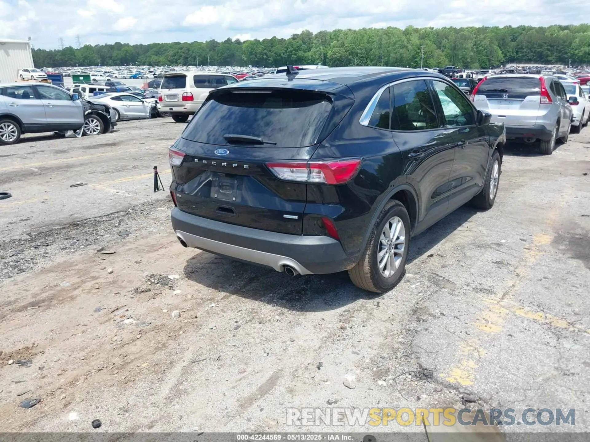 4 Photograph of a damaged car 1FMCU0G65LUA92260 FORD ESCAPE 2020