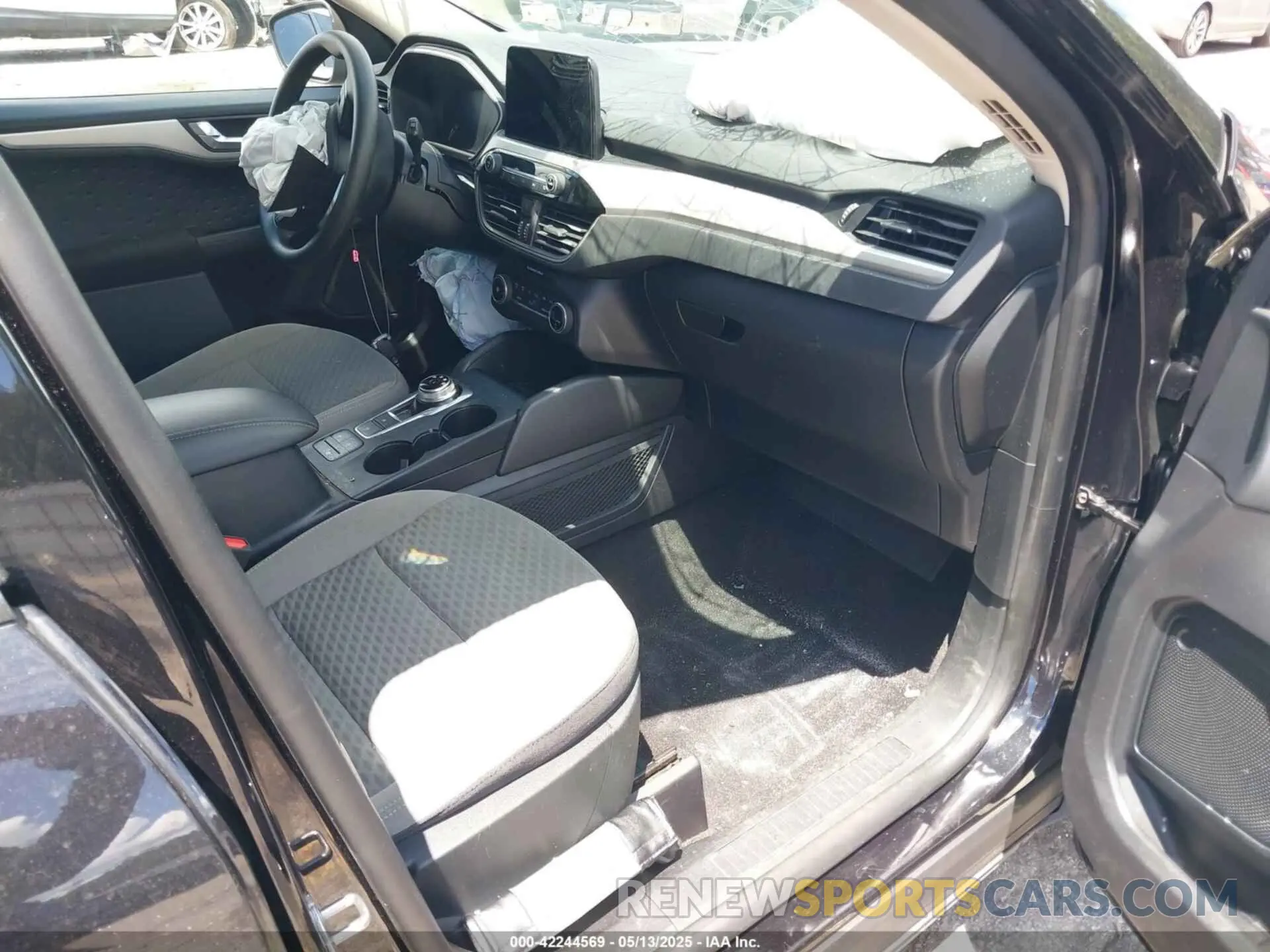 5 Photograph of a damaged car 1FMCU0G65LUA92260 FORD ESCAPE 2020