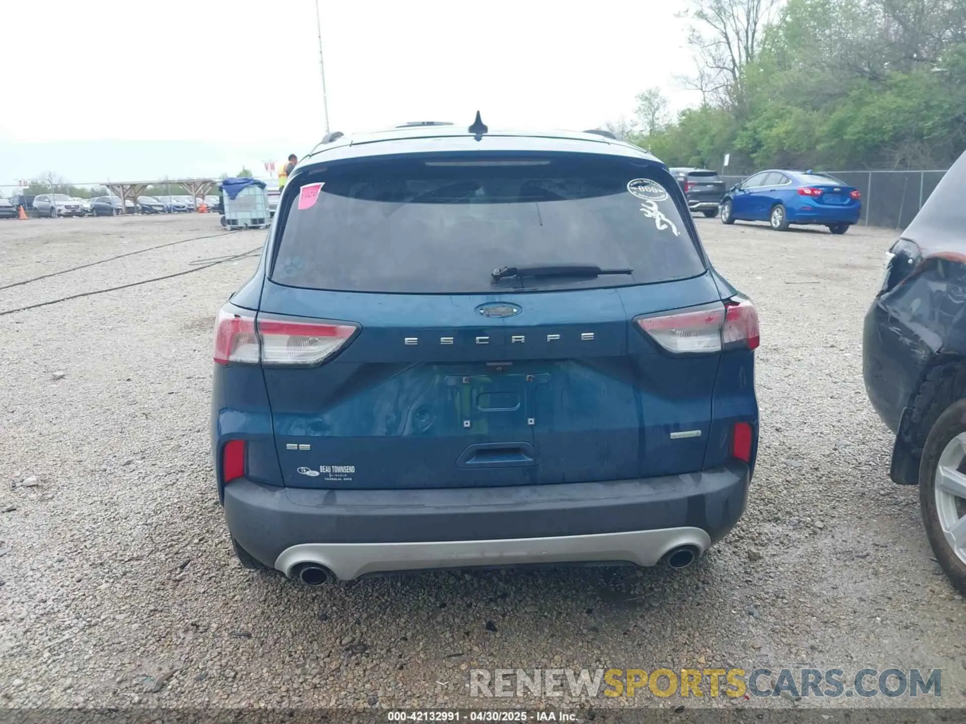 16 Photograph of a damaged car 1FMCU0G65LUA98916 FORD ESCAPE 2020