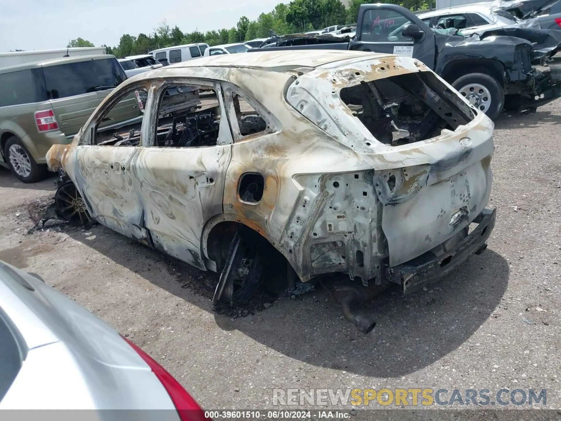 3 Photograph of a damaged car 1FMCU0G65LUB03144 FORD ESCAPE 2020
