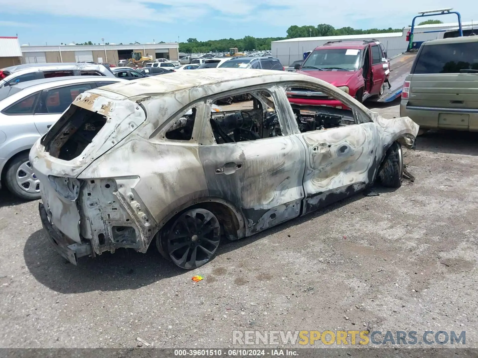 4 Photograph of a damaged car 1FMCU0G65LUB03144 FORD ESCAPE 2020