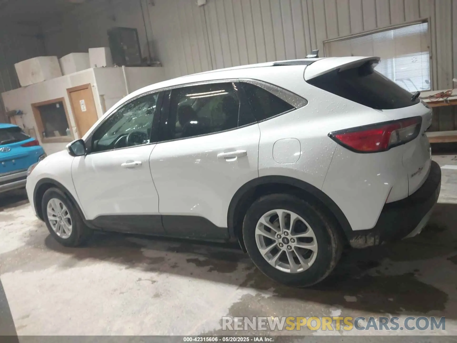 14 Photograph of a damaged car 1FMCU0G65LUB13267 FORD ESCAPE 2020