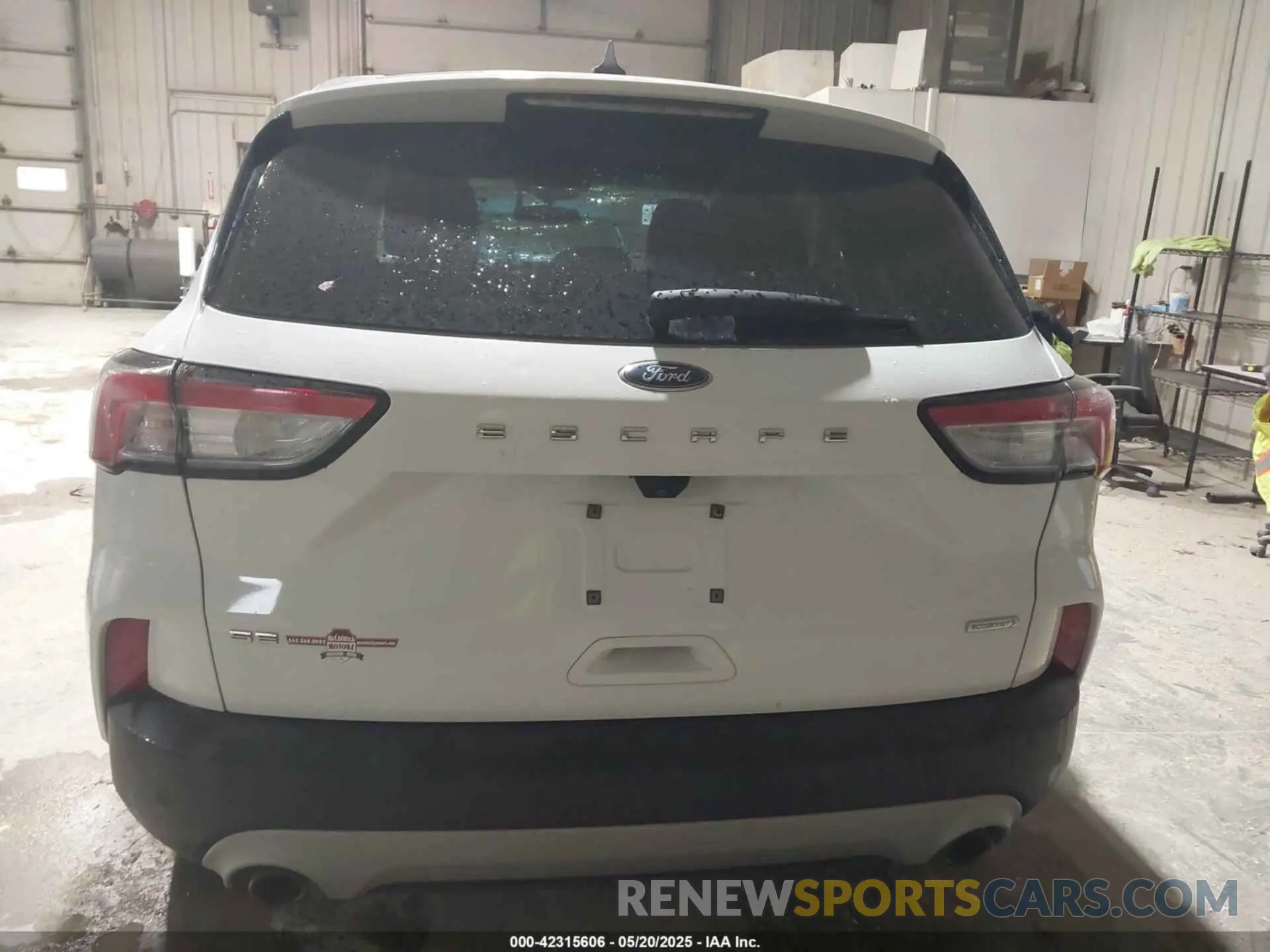 16 Photograph of a damaged car 1FMCU0G65LUB13267 FORD ESCAPE 2020