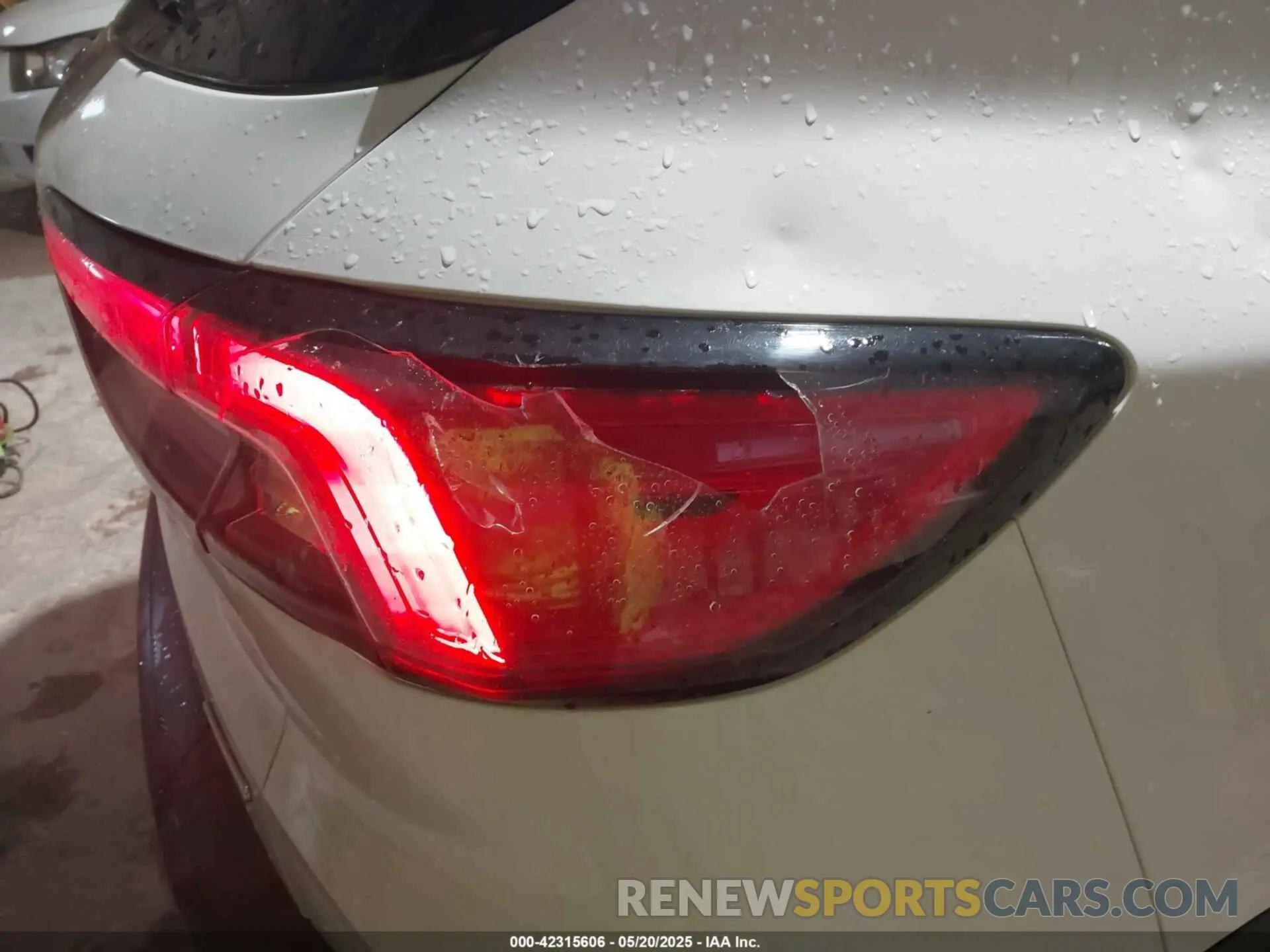 19 Photograph of a damaged car 1FMCU0G65LUB13267 FORD ESCAPE 2020
