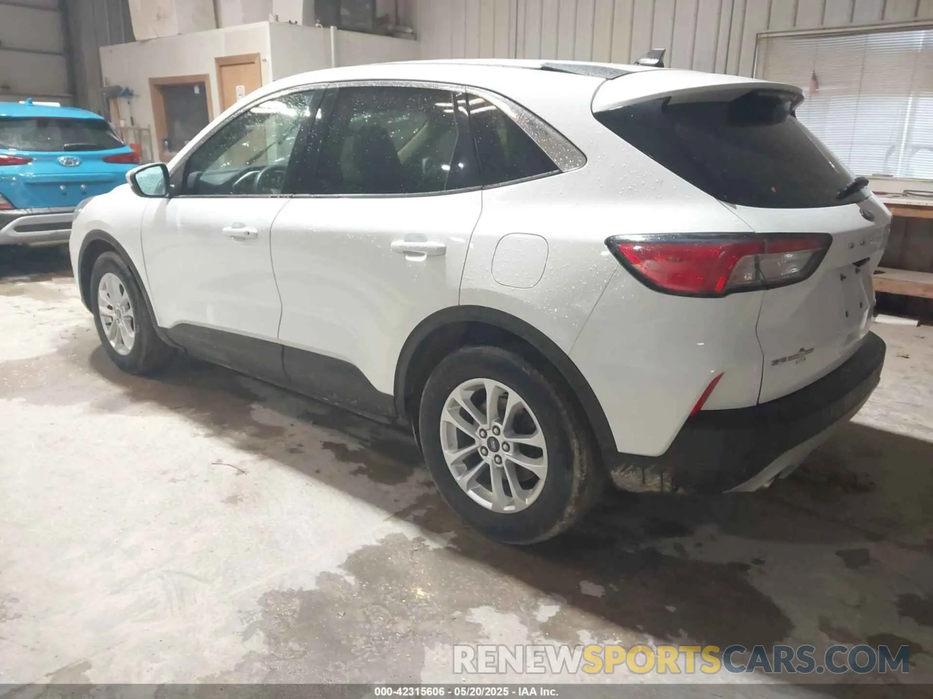 3 Photograph of a damaged car 1FMCU0G65LUB13267 FORD ESCAPE 2020