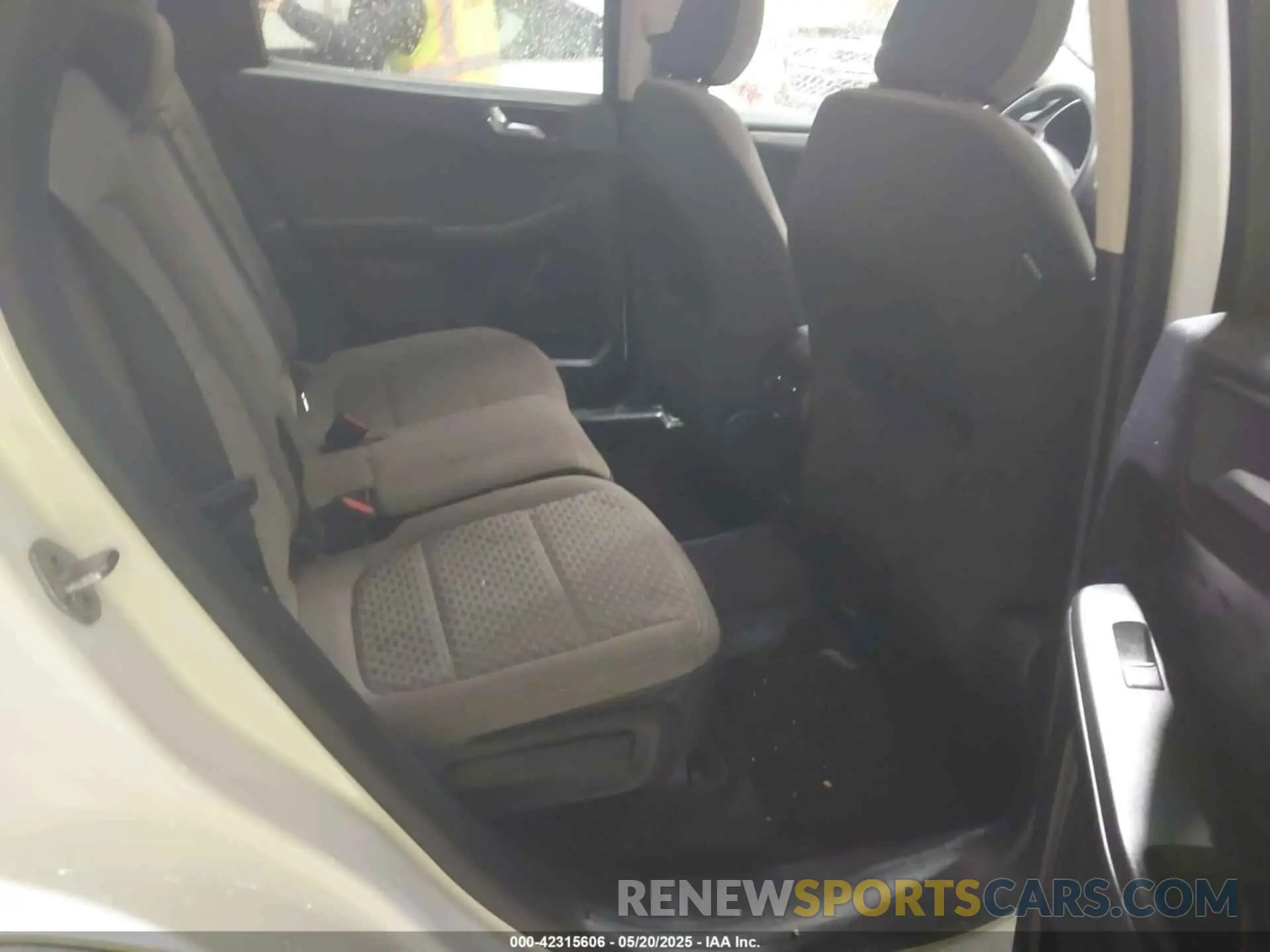8 Photograph of a damaged car 1FMCU0G65LUB13267 FORD ESCAPE 2020