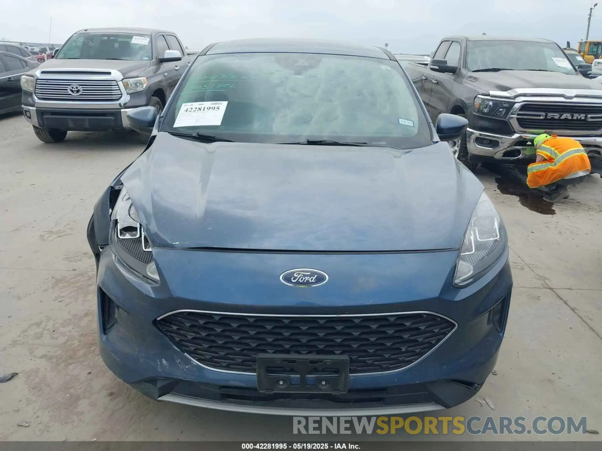 12 Photograph of a damaged car 1FMCU0G65LUC00263 FORD ESCAPE 2020