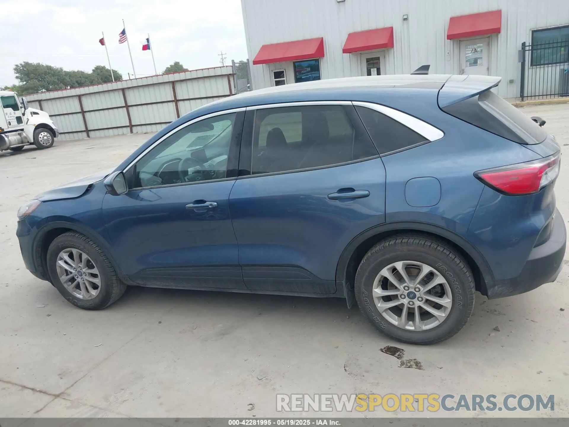 14 Photograph of a damaged car 1FMCU0G65LUC00263 FORD ESCAPE 2020