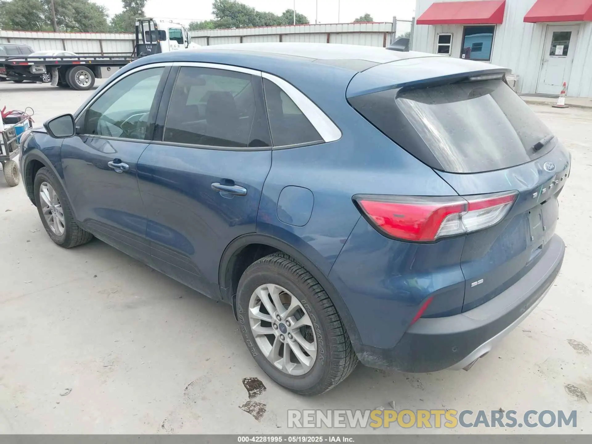 3 Photograph of a damaged car 1FMCU0G65LUC00263 FORD ESCAPE 2020