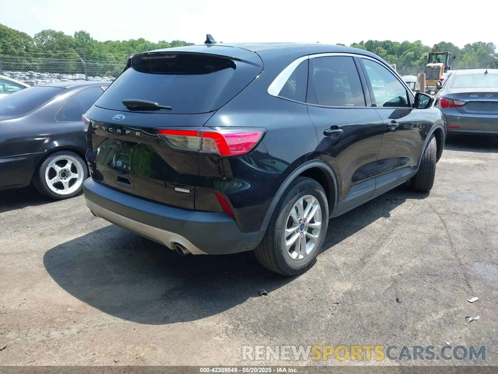4 Photograph of a damaged car 1FMCU0G66LUA05871 FORD ESCAPE 2020