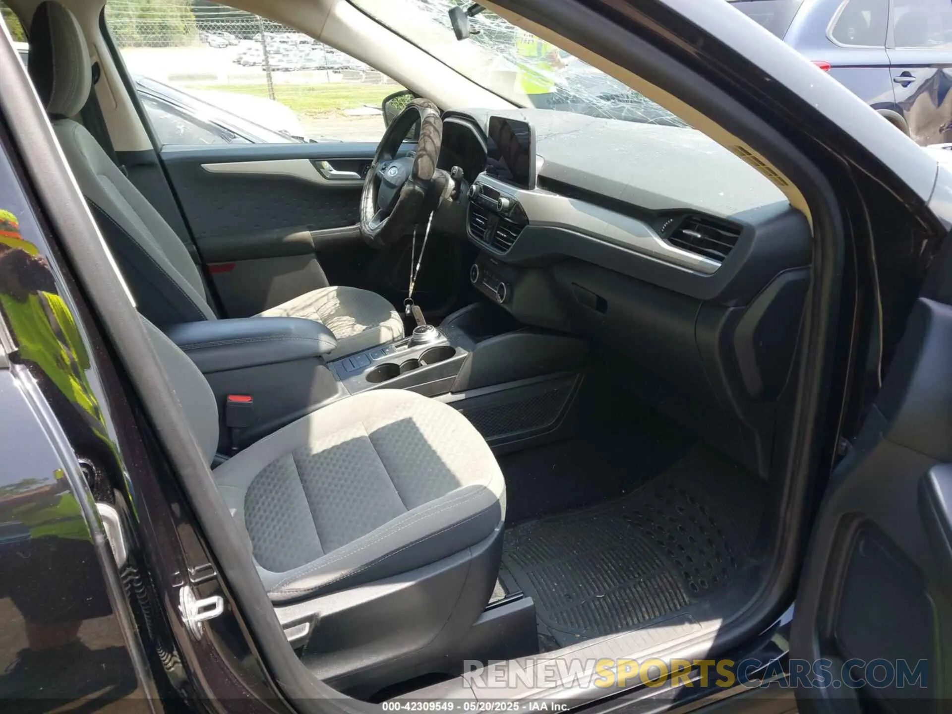 5 Photograph of a damaged car 1FMCU0G66LUA05871 FORD ESCAPE 2020