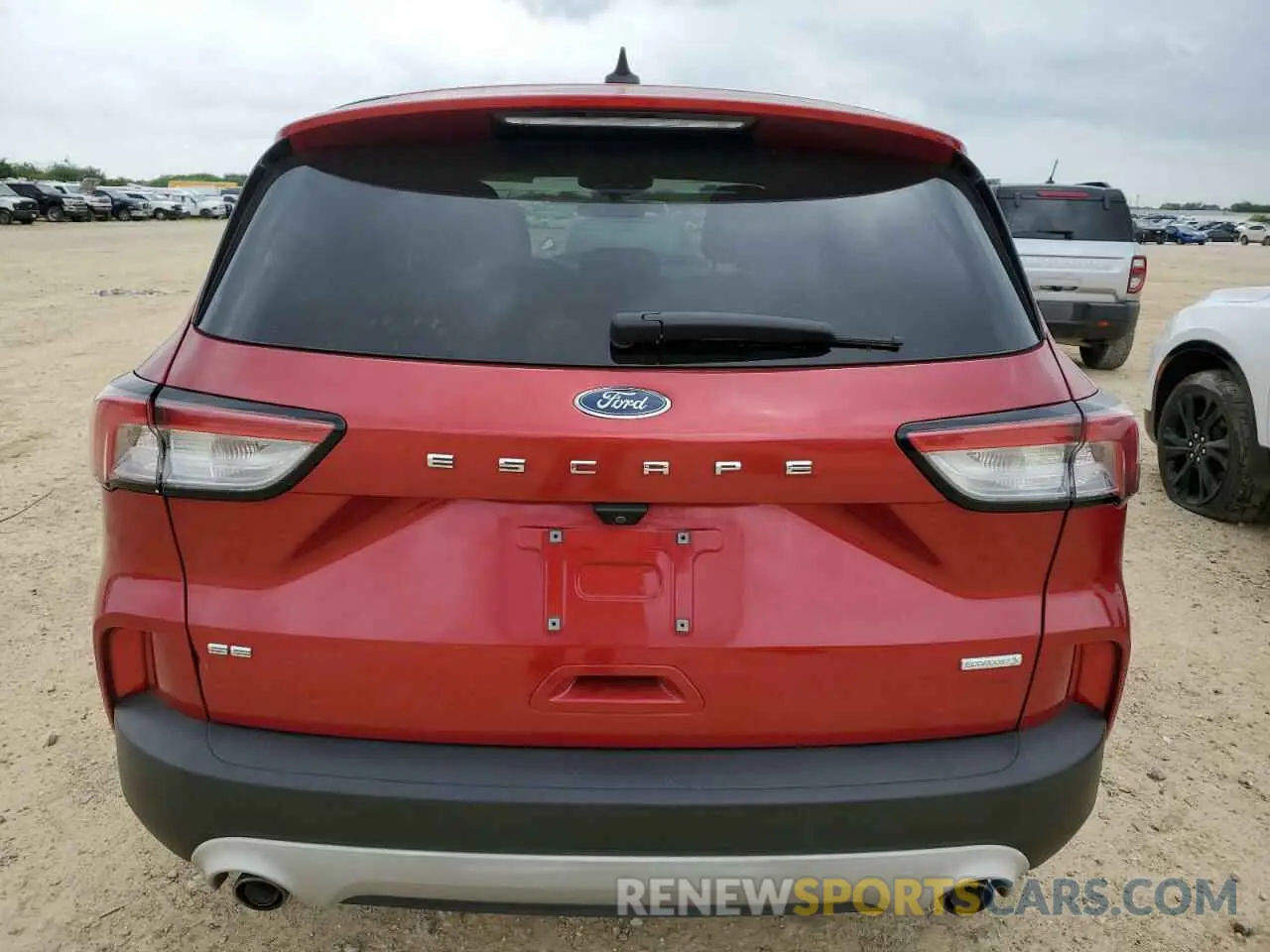 6 Photograph of a damaged car 1FMCU0G66LUA28695 FORD ESCAPE 2020